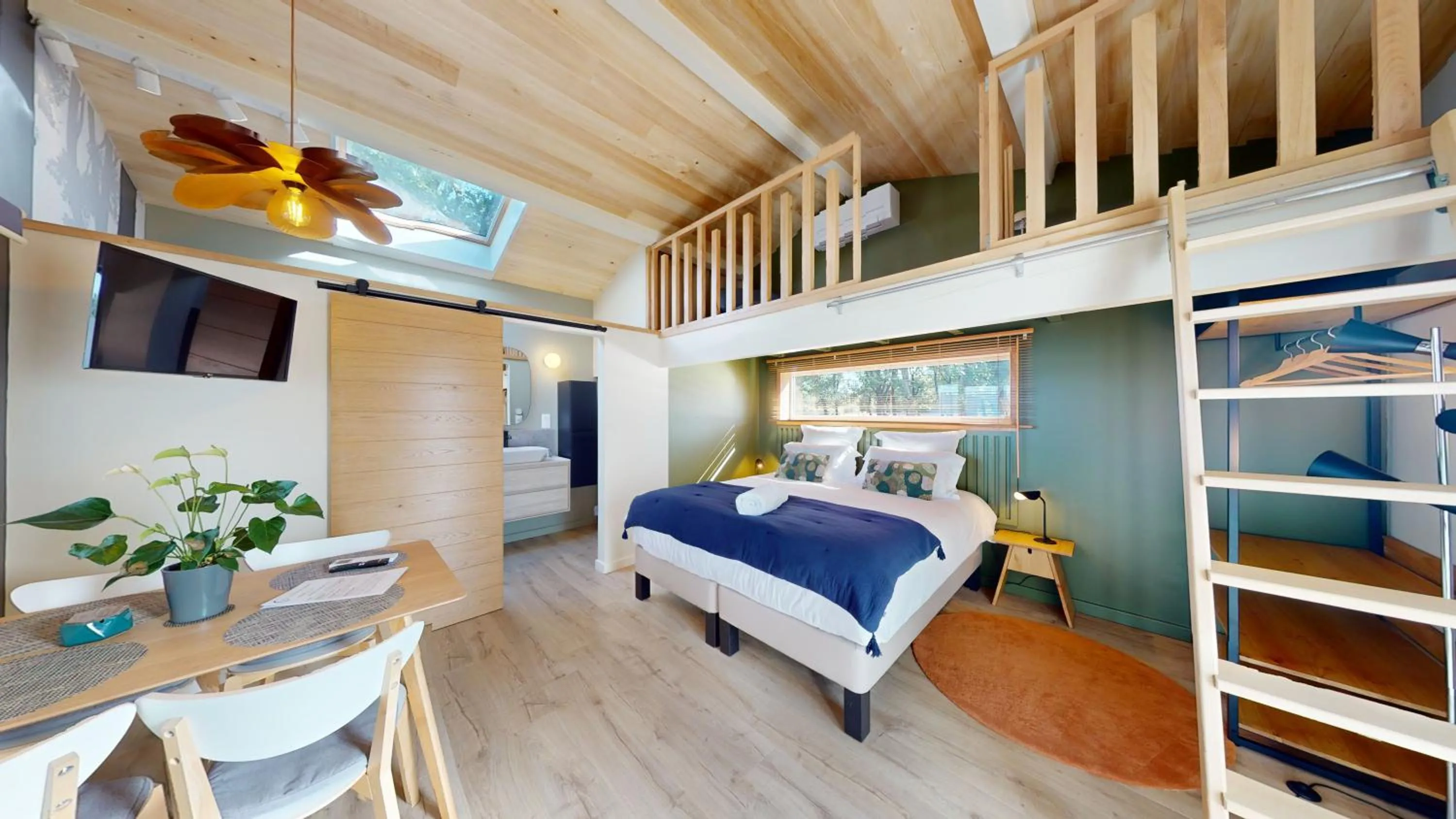 Bed in LA PLANETTE