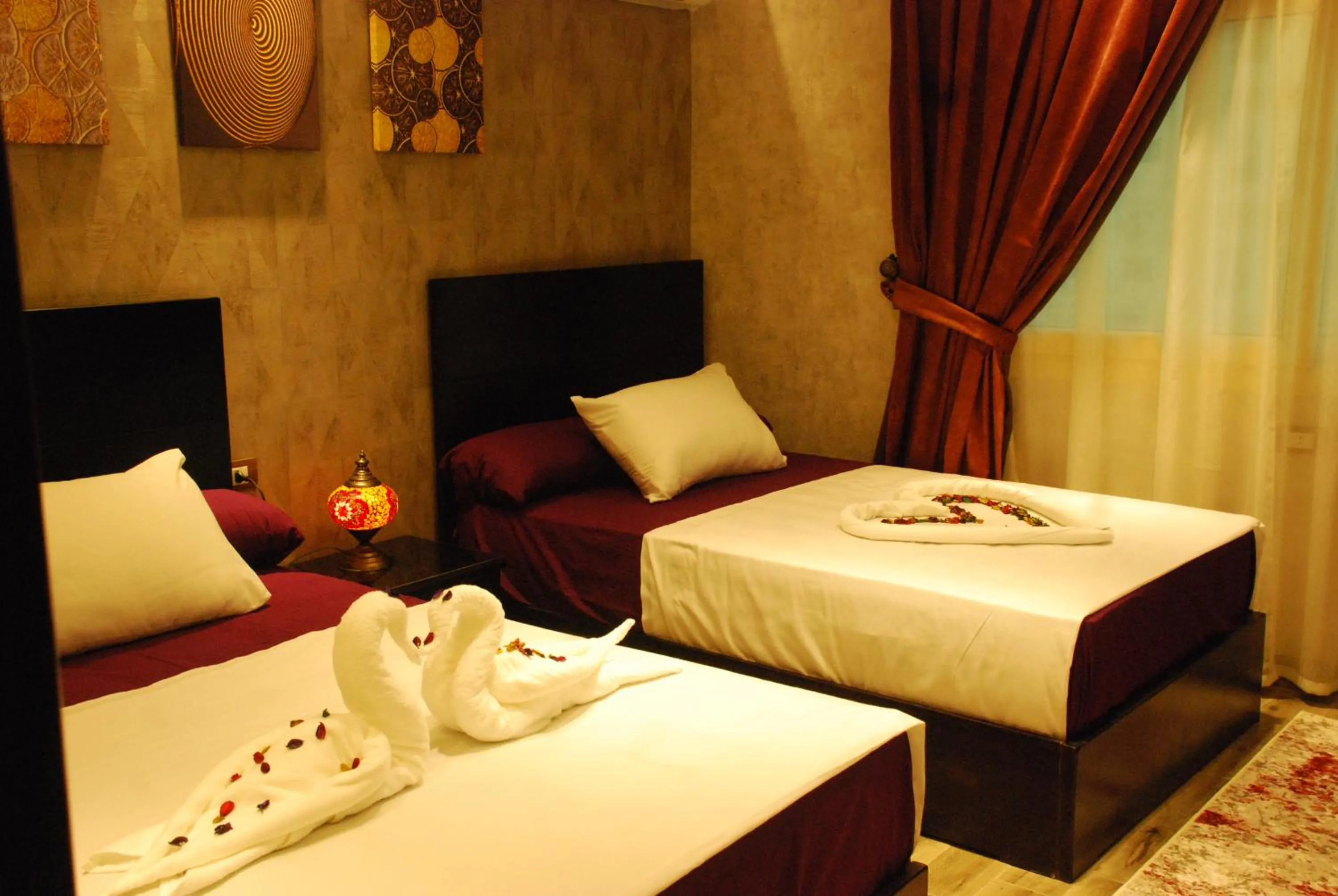 Bedroom, Bed in Pyramids Planet Hotel