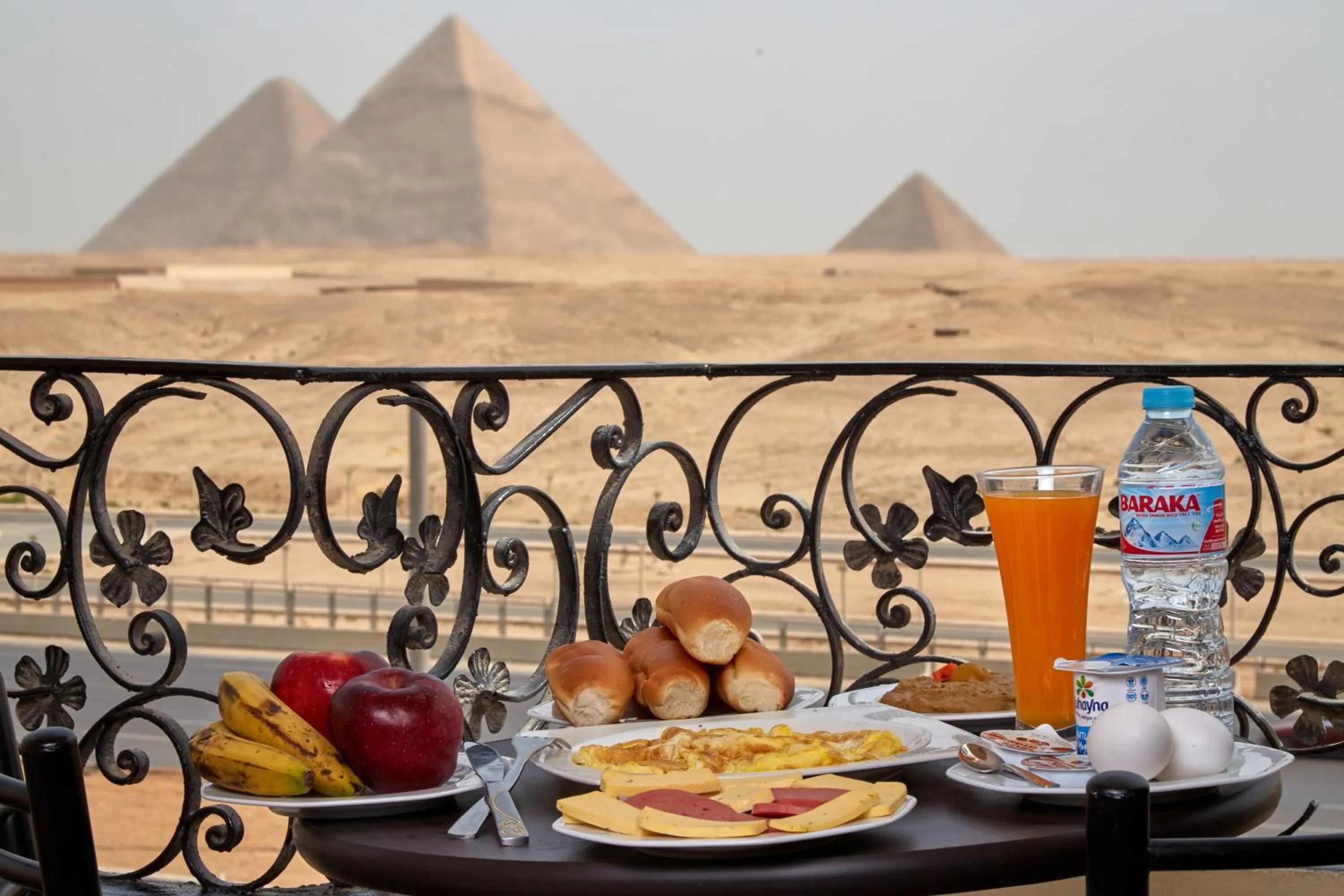Restaurant/places to eat in Pyramids Planet Hotel