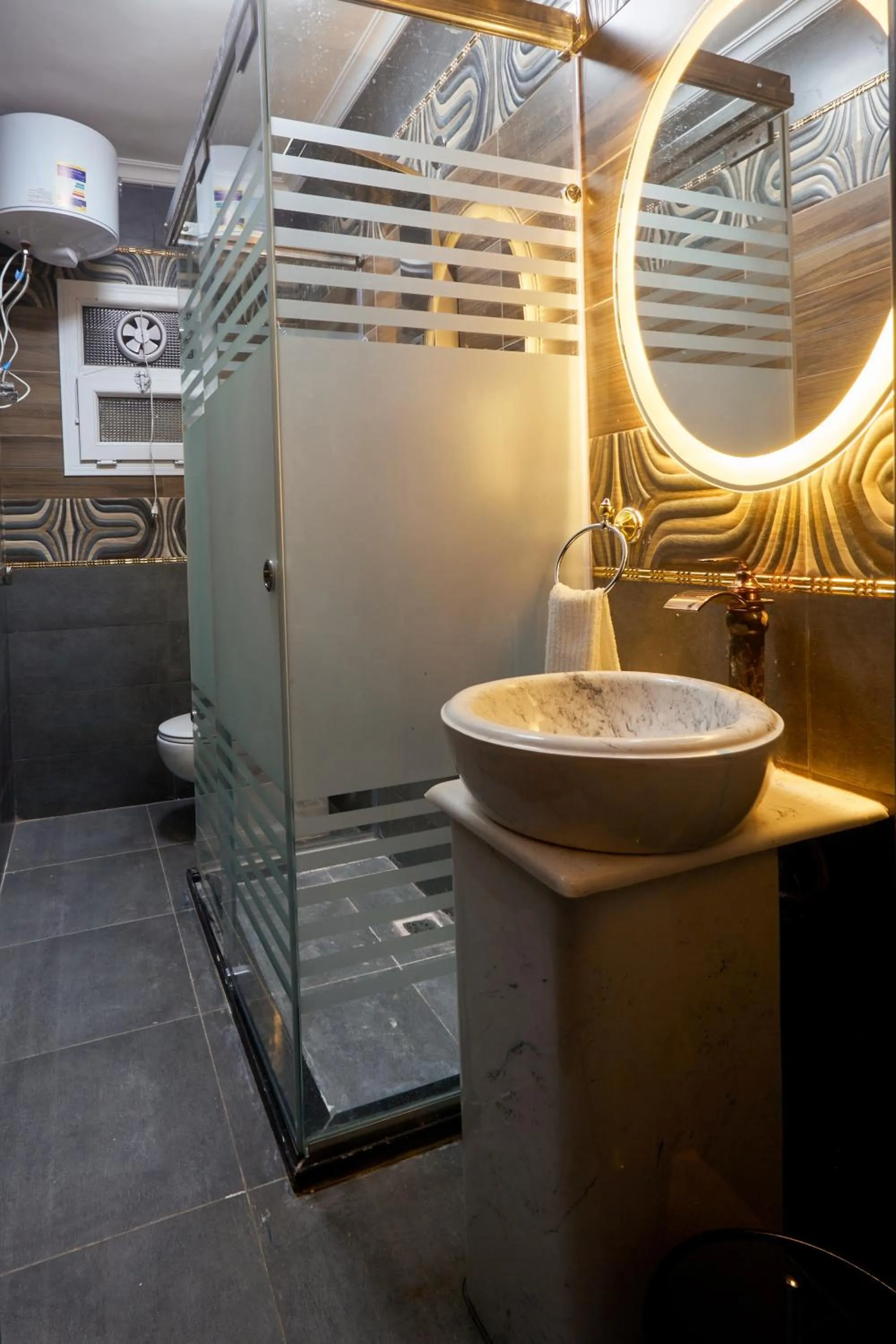 Bathroom in Pyramids Planet Hotel