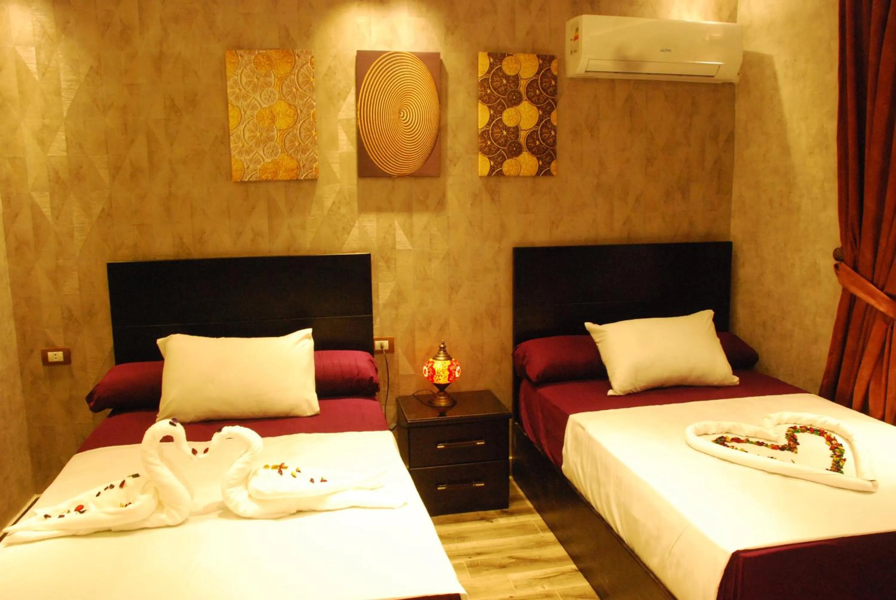 Bedroom, Bed in Pyramids Planet Hotel