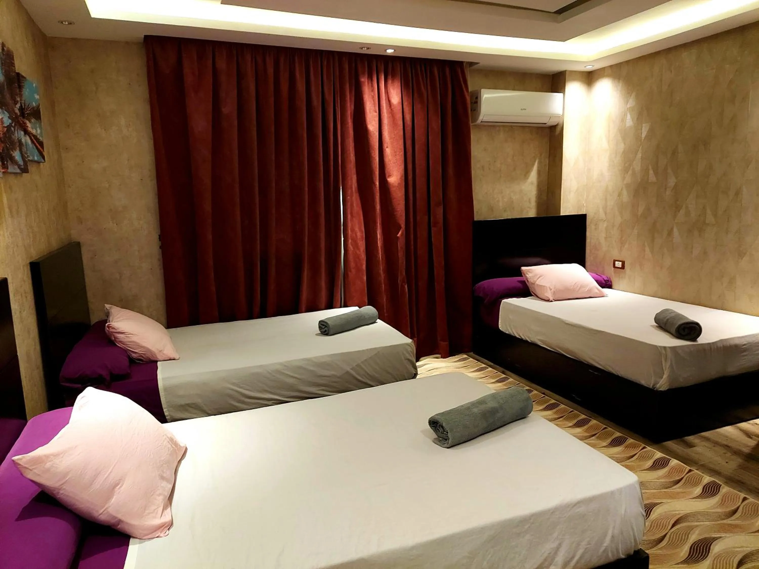 Bedroom, Bed in Pyramids Planet Hotel