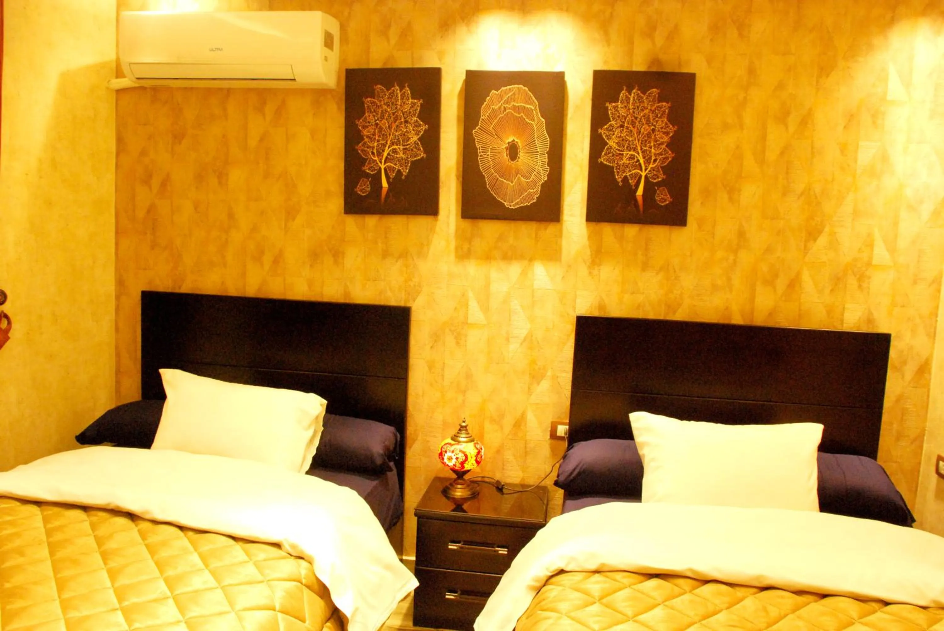 Bedroom, Bed in Pyramids Planet Hotel