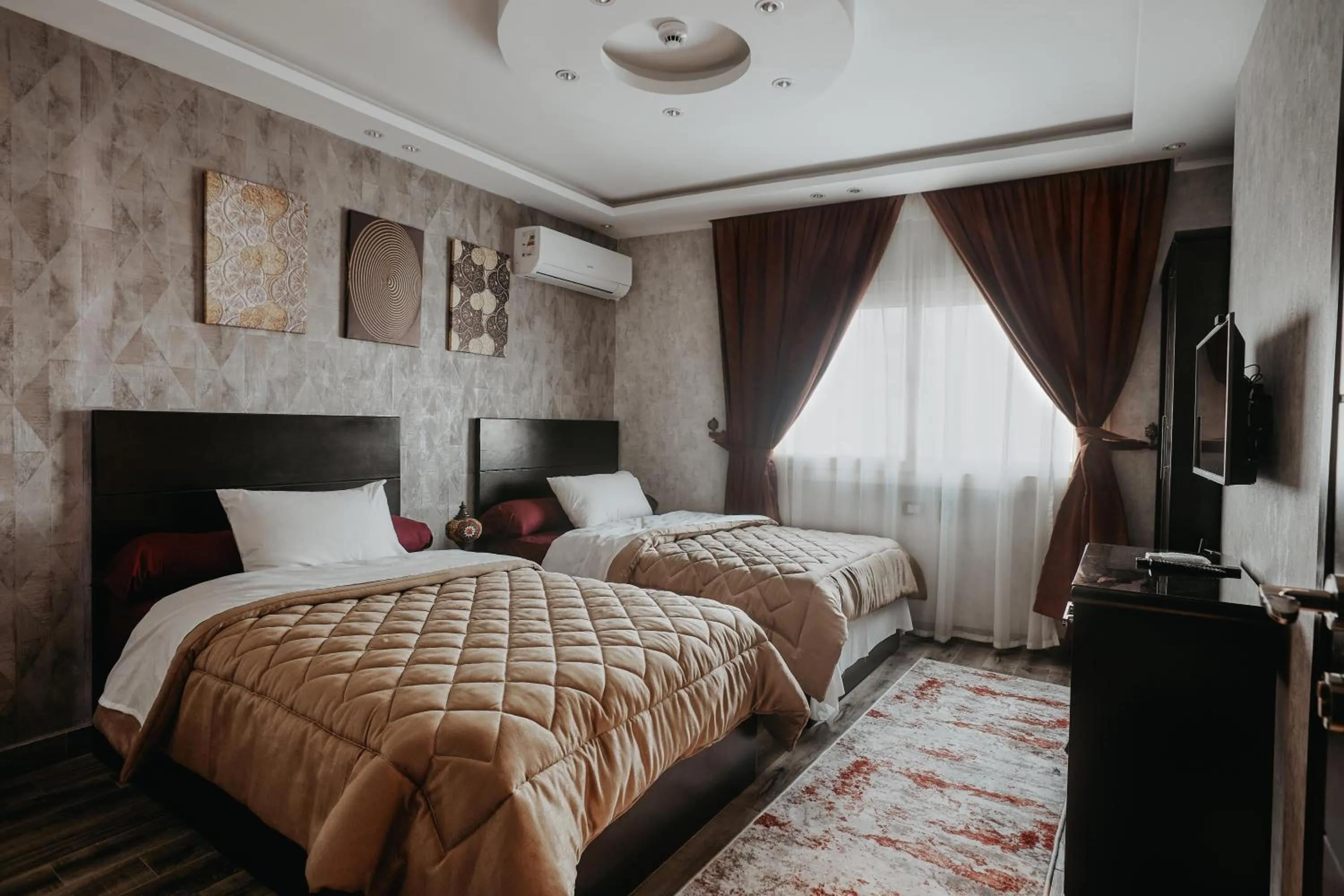 Bedroom, Bed in Pyramids Planet Hotel