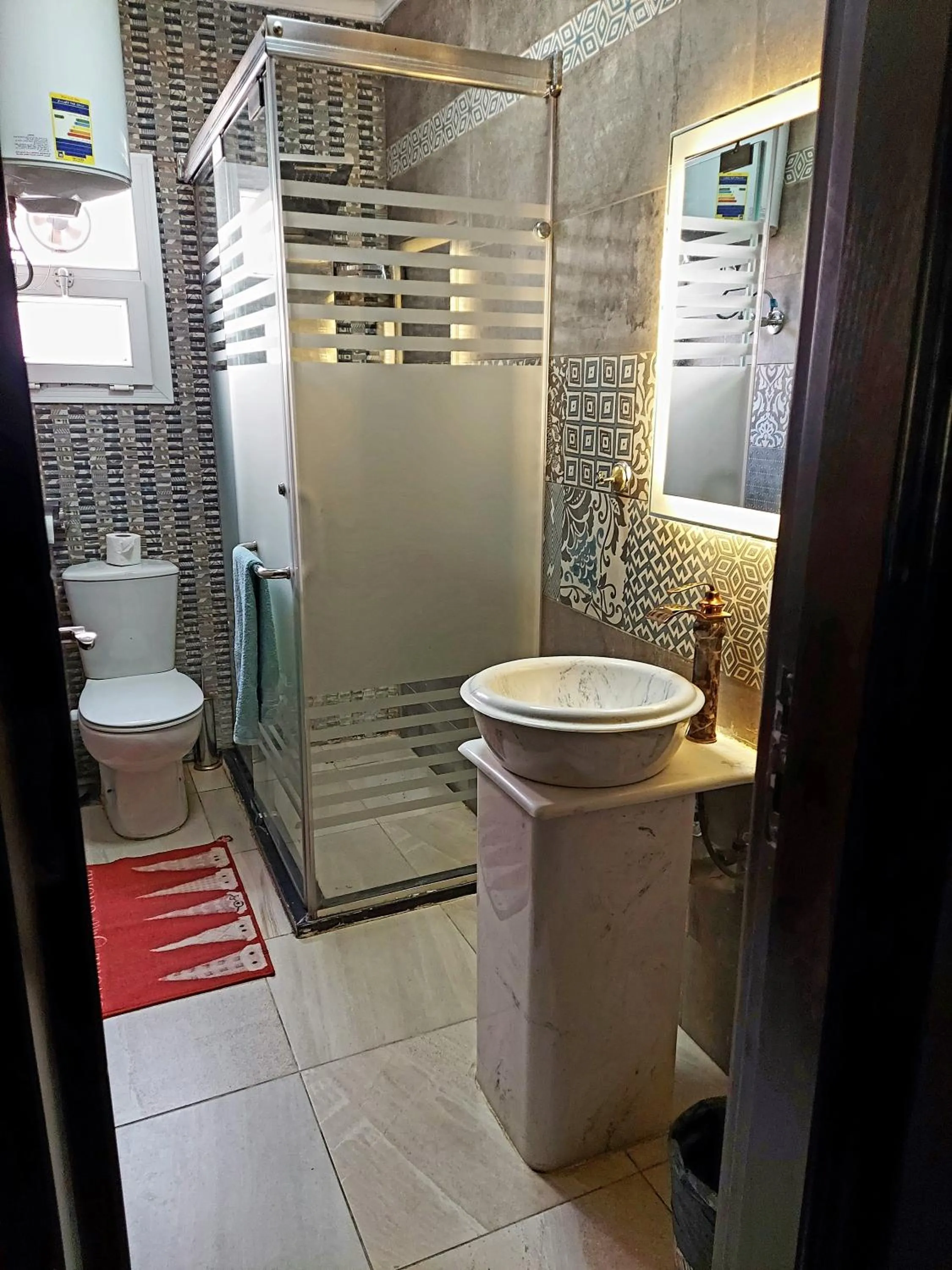 Bathroom in Pyramids Planet Hotel