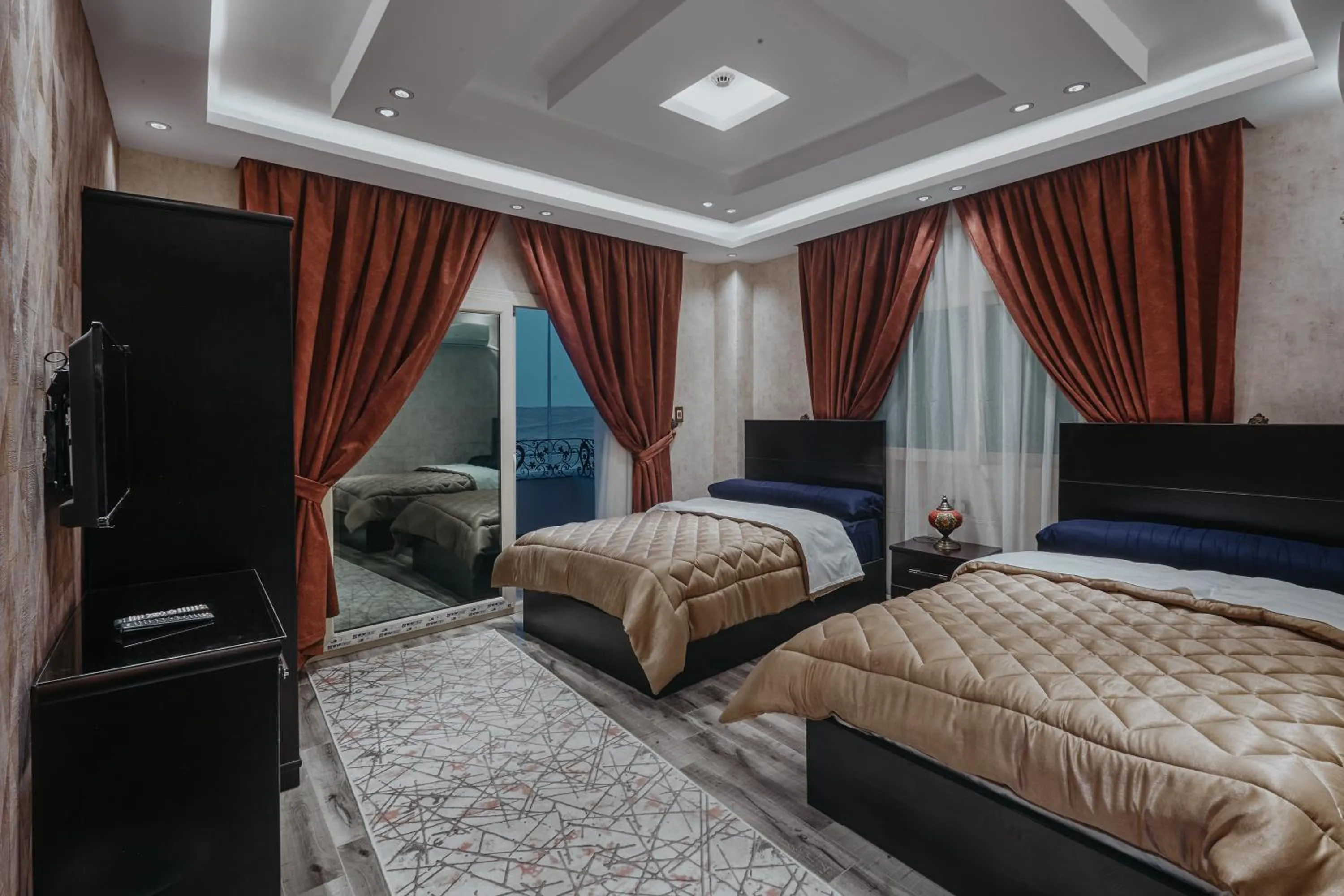 Bedroom, Bed in Pyramids Planet Hotel