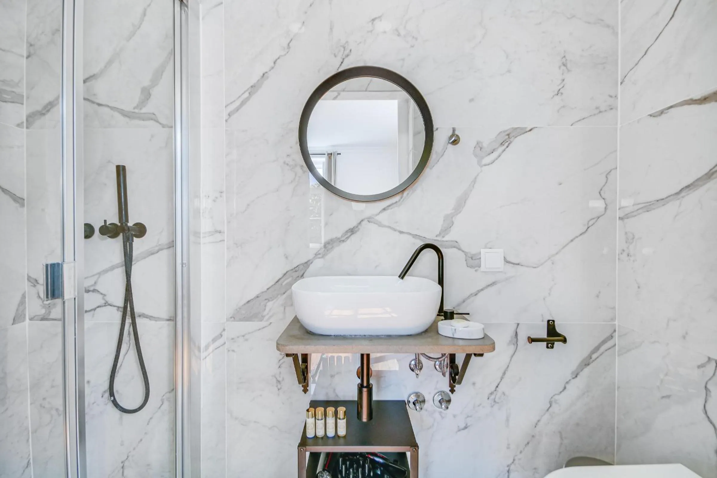 Toilet in Alvalade Palace