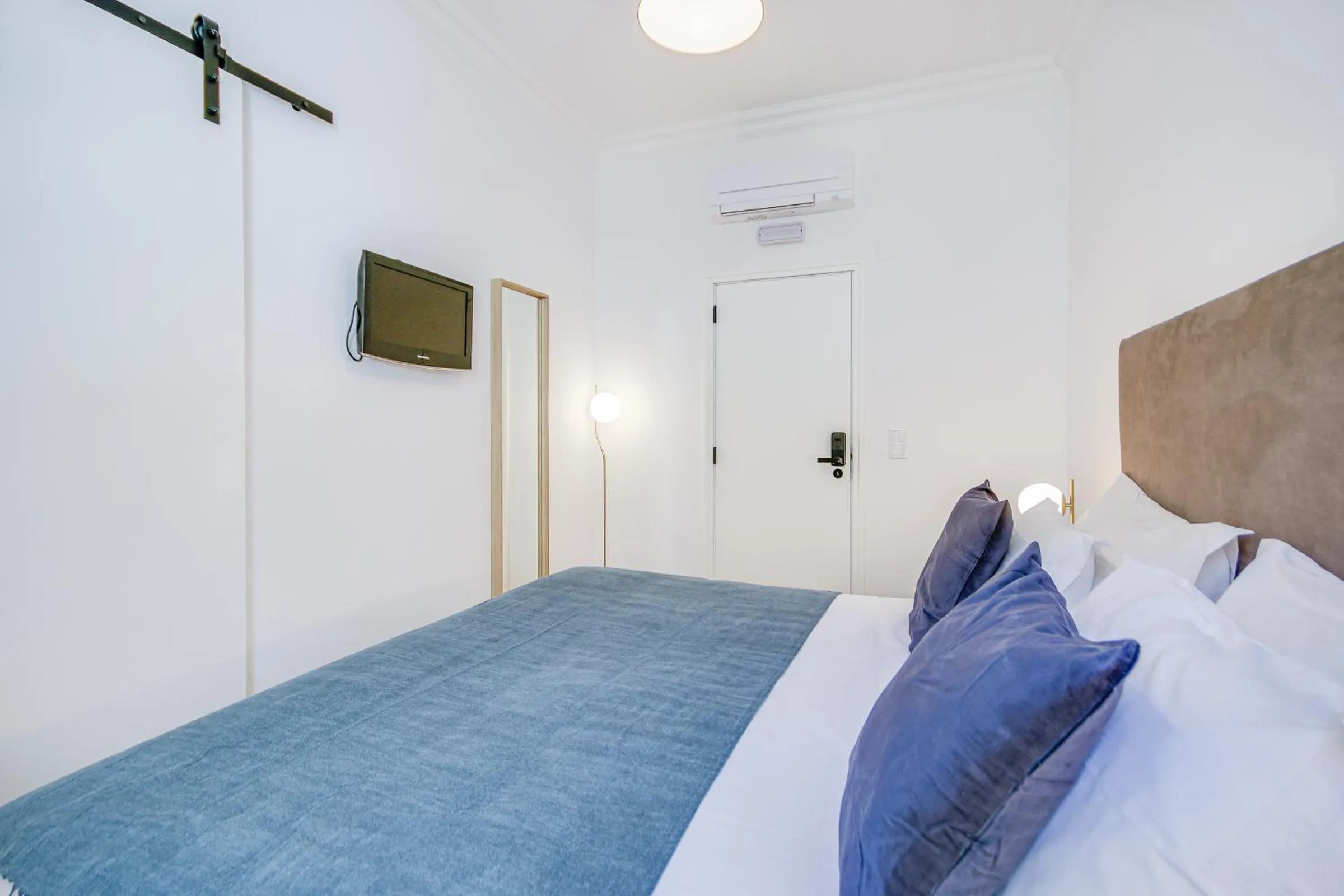 Toilet, Bed in Alvalade Palace