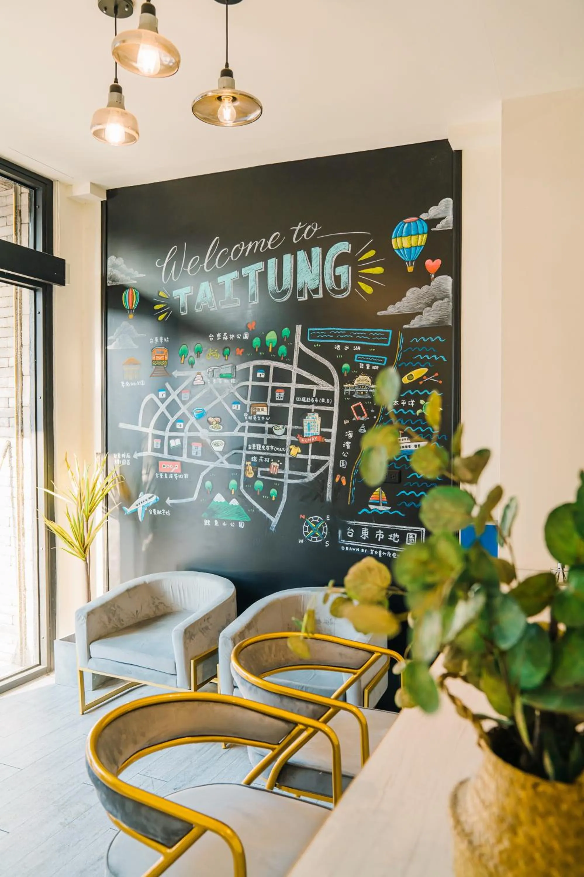 Property logo or sign in Fun Trip - Fu May Sea View Holiday house l 無敵海景交誼廳 l 附汽機車租賃 l