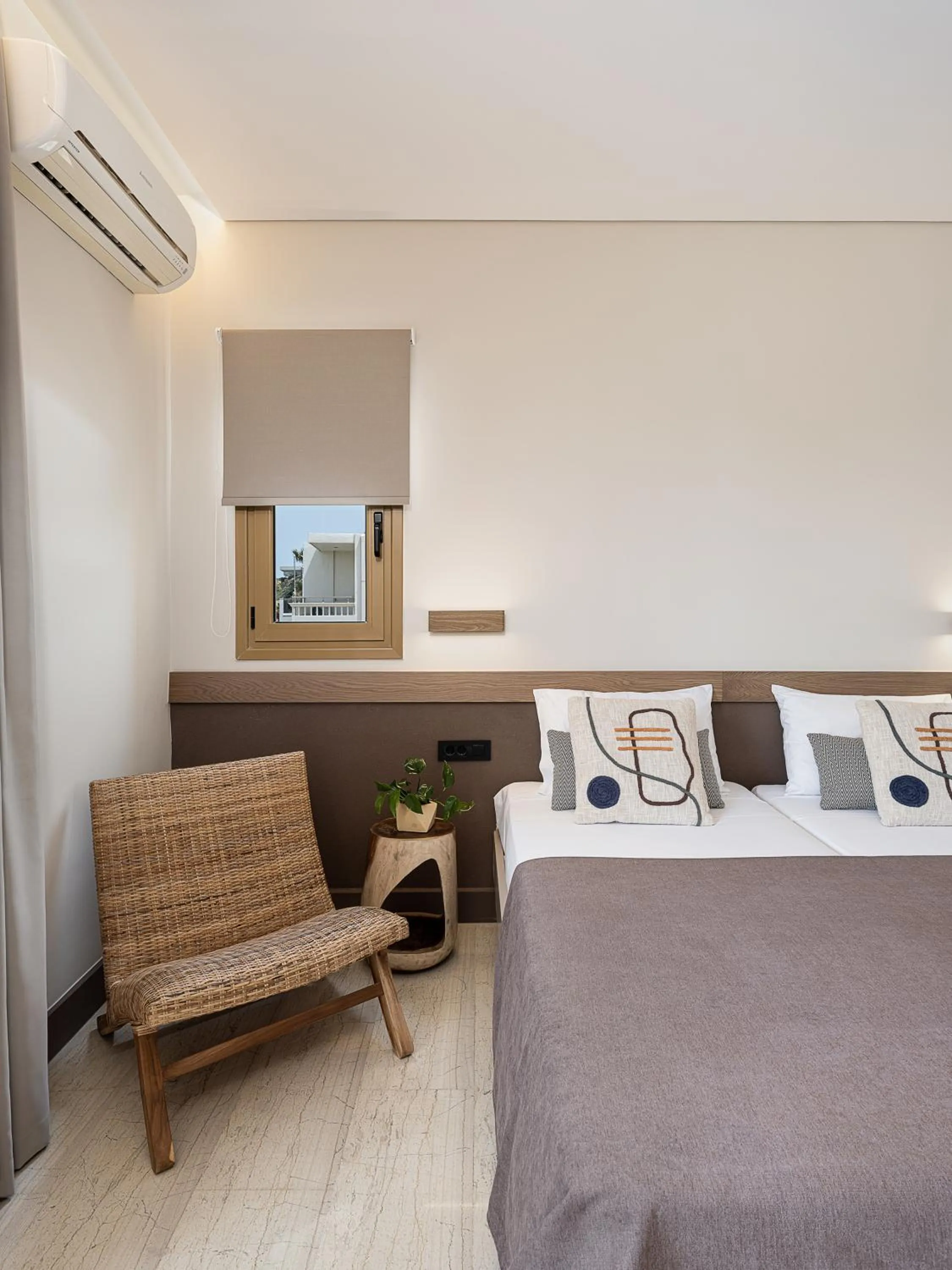 Bed in Esperides Beach Hotel Apartments