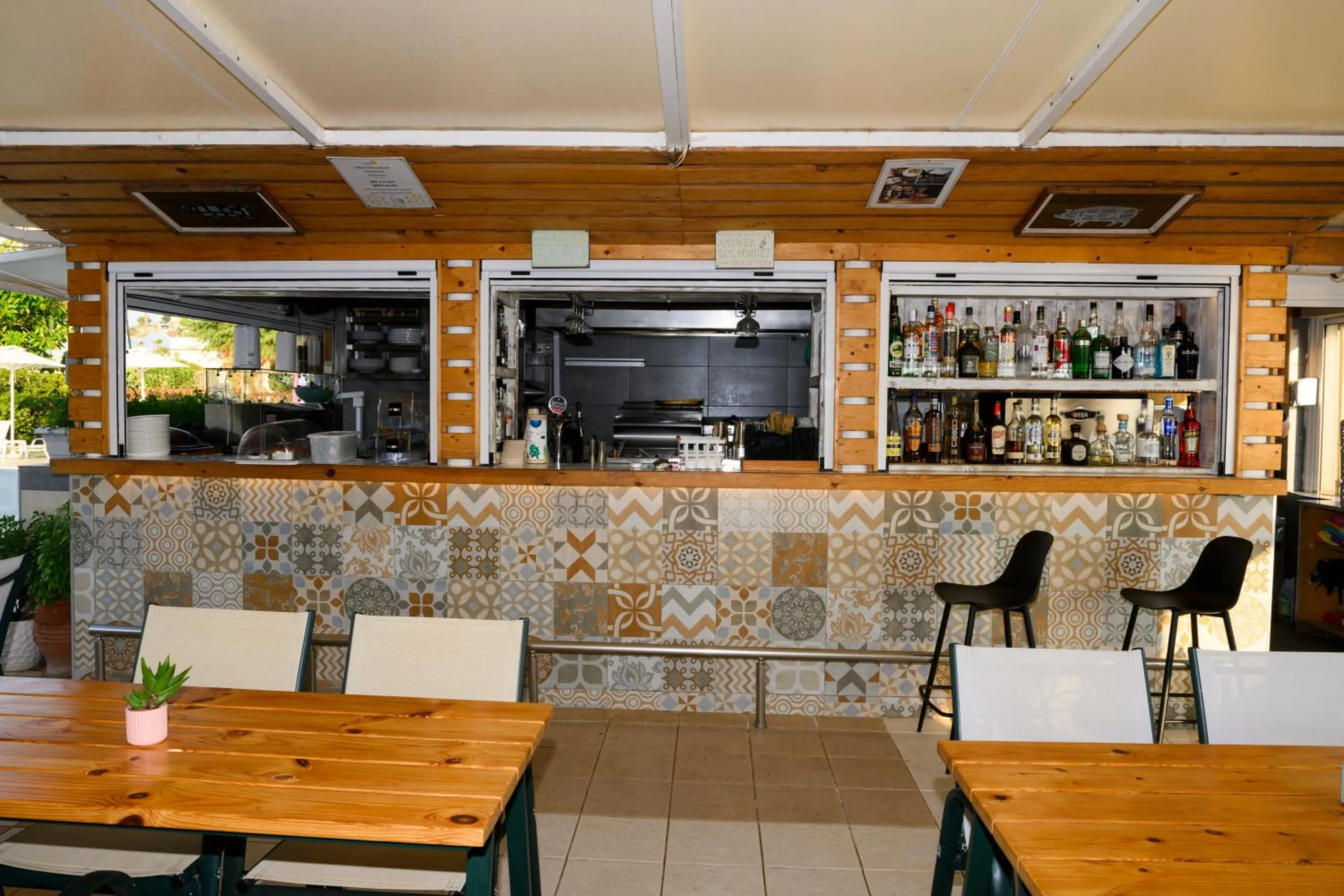 Esperides Beach Hotel Apartments