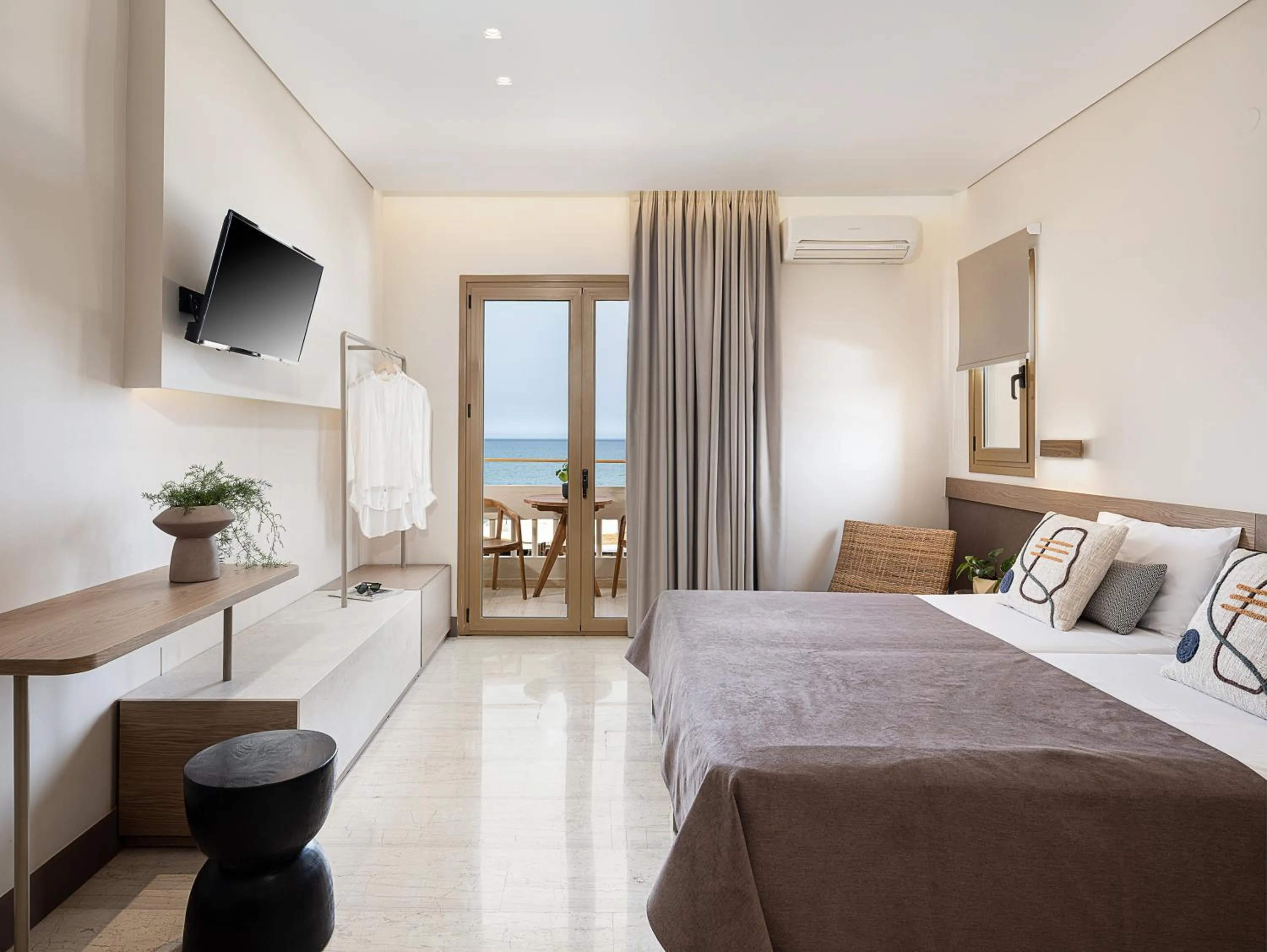 Bed in Esperides Beach Hotel Apartments
