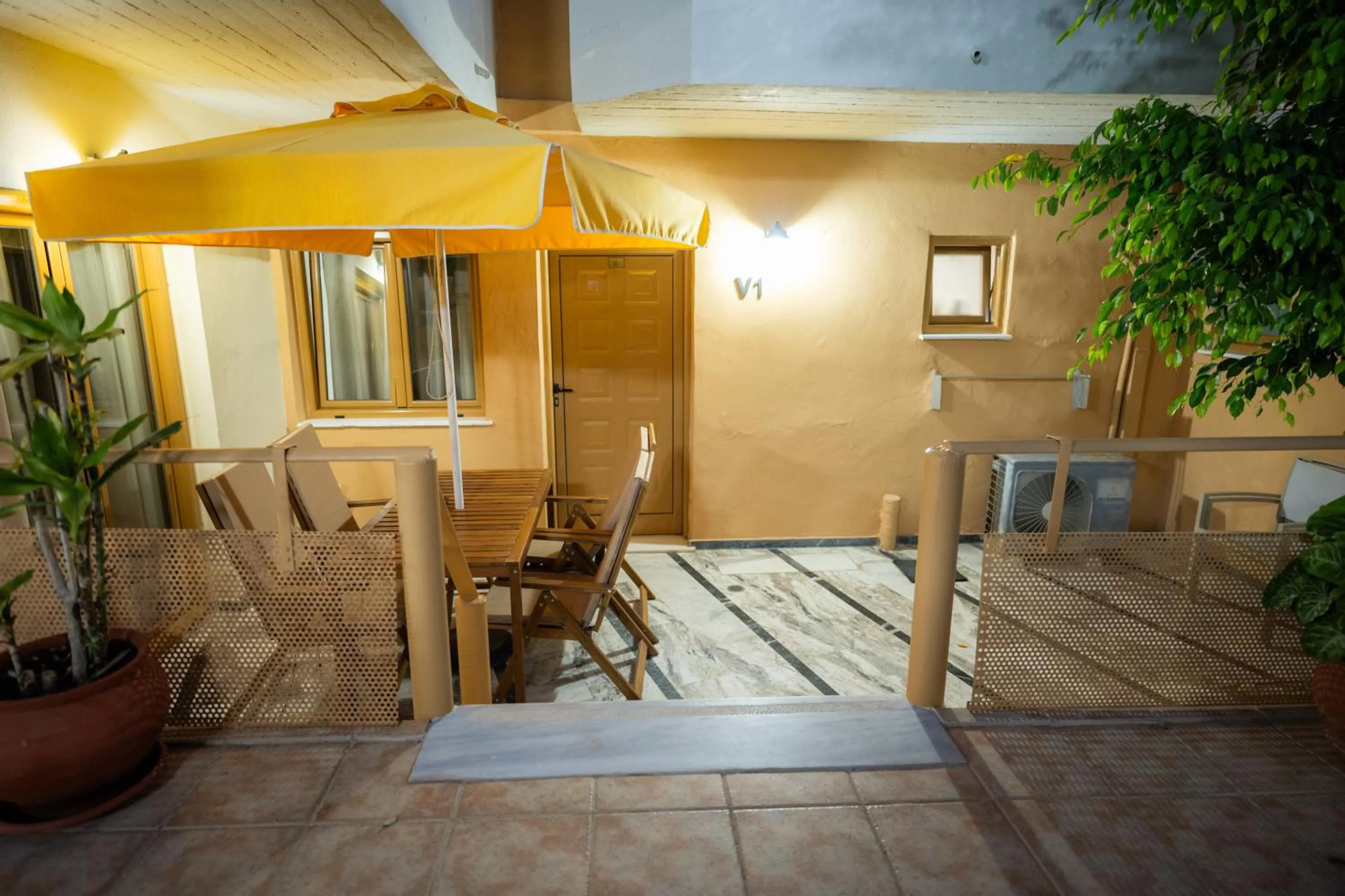 Esperides Beach Hotel Apartments