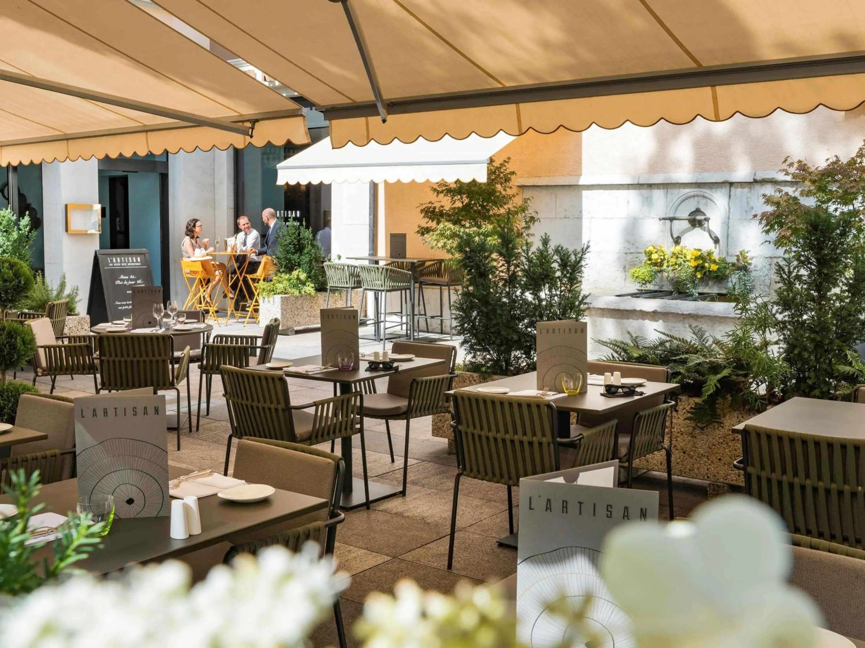 Lounge or bar in Hotel Rotary Geneva - MGallery