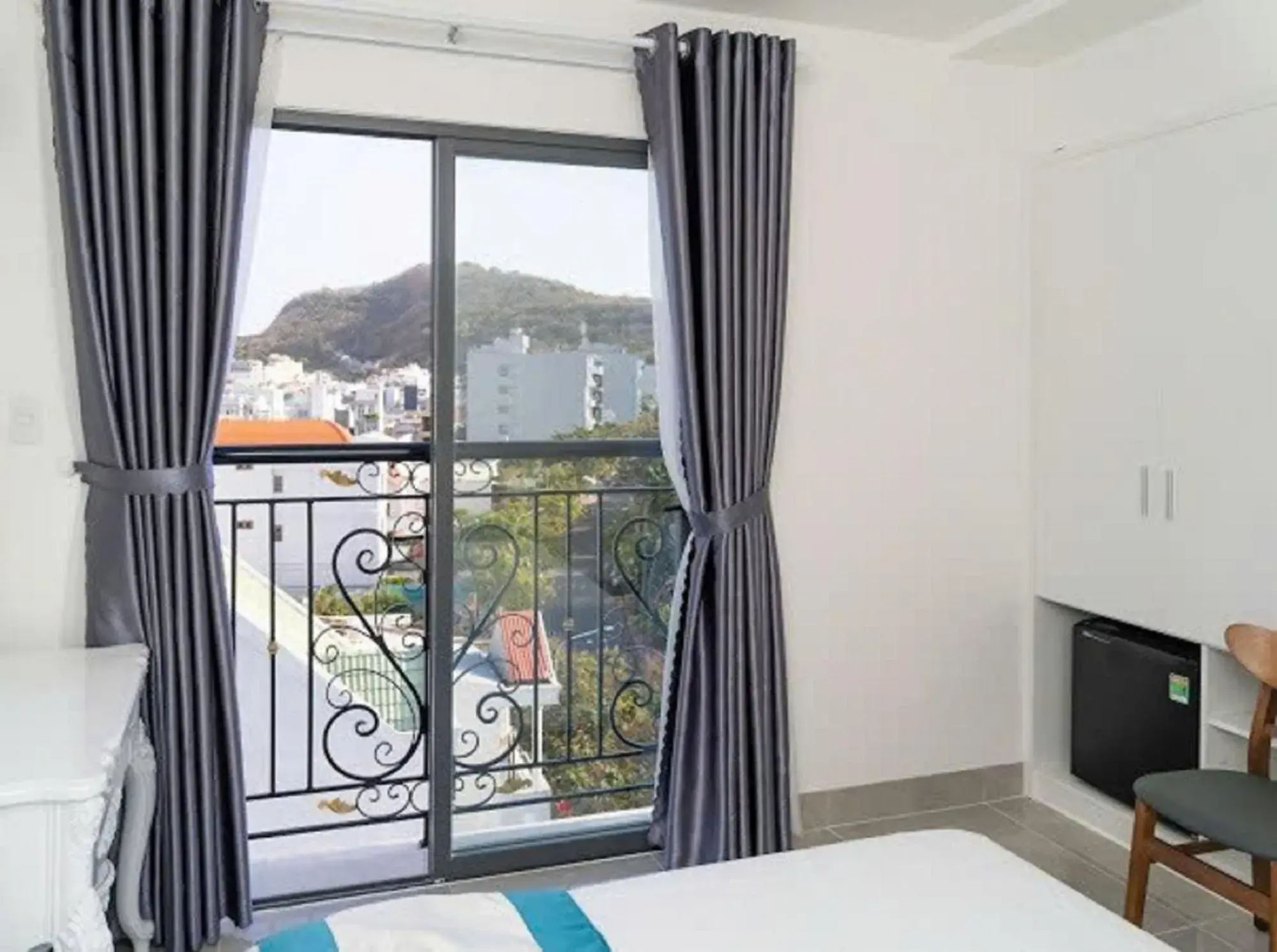 Deluxe Double Room with Balcony in Sun Hill Hotel Deluxe Double Room with Balcony in Sun Hill Hotel