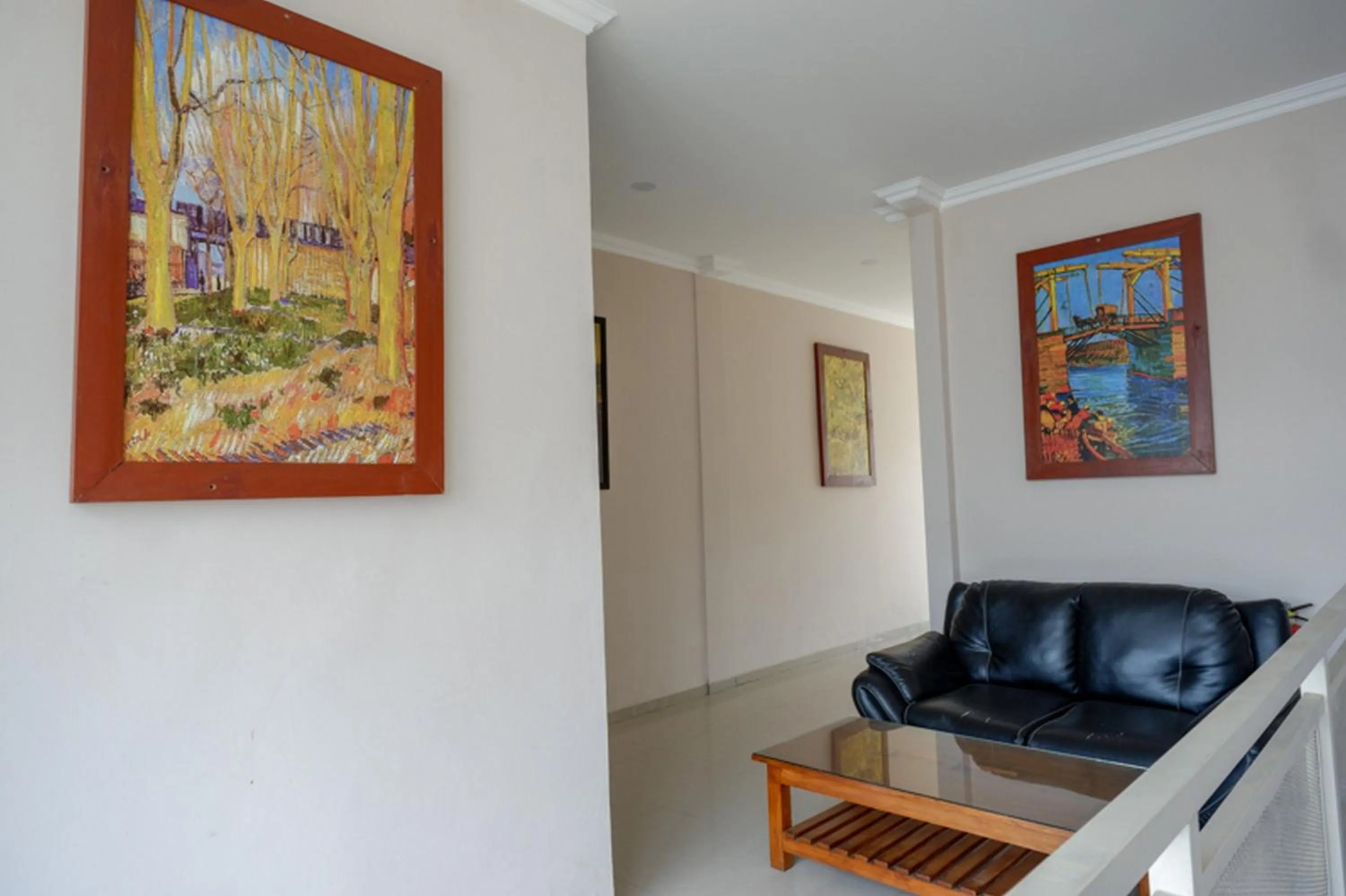 Seating area in RedDoorz @ Jalan Majapahit Semarang