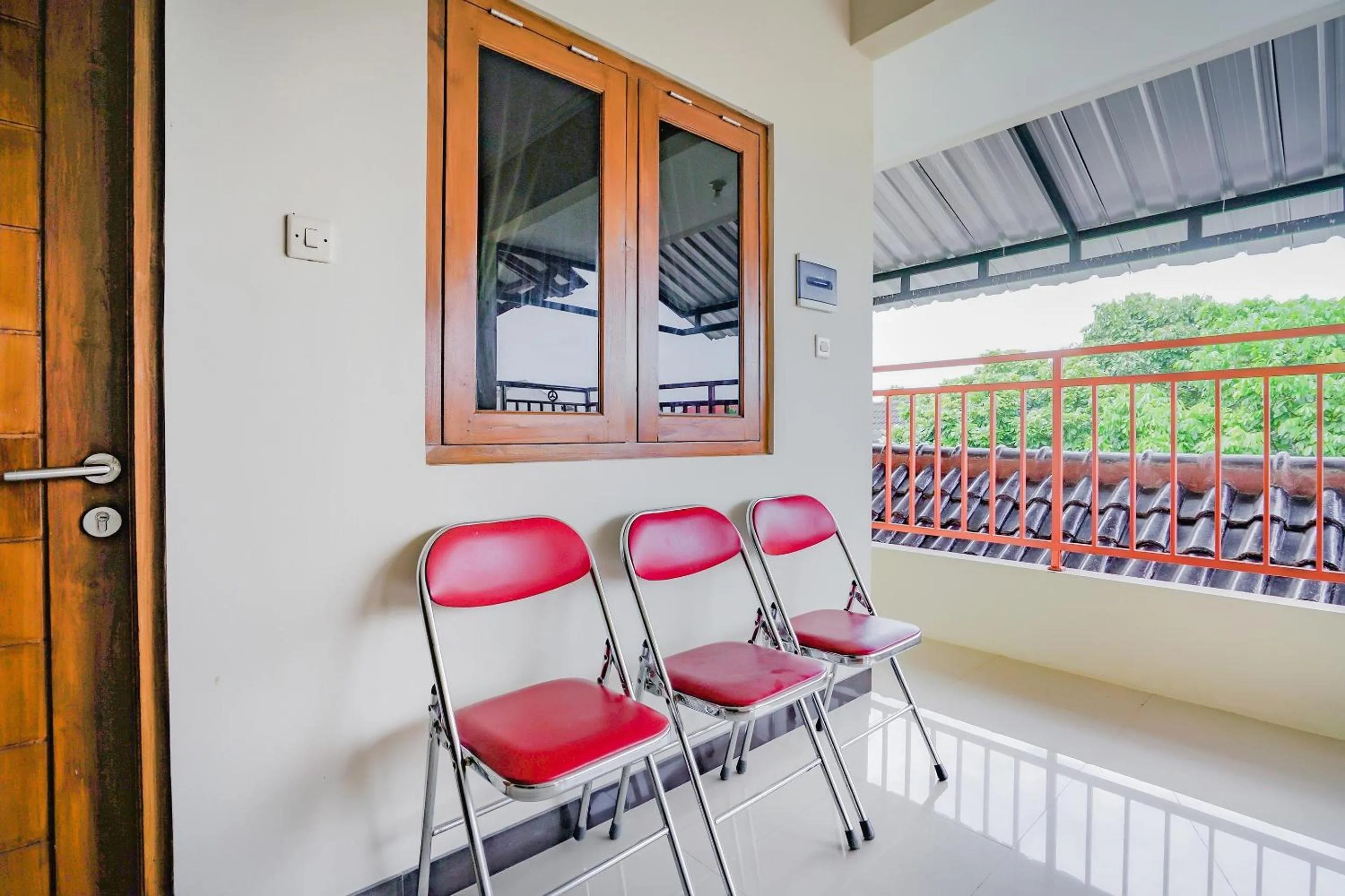 Lobby or reception in Hotel O Kenari House Syariah
