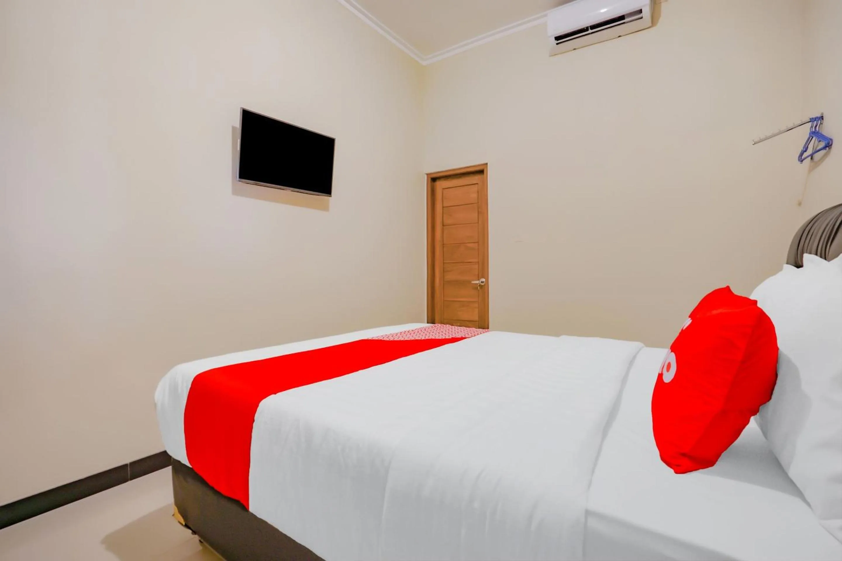 Bedroom, Bed in Hotel O Kenari House Syariah