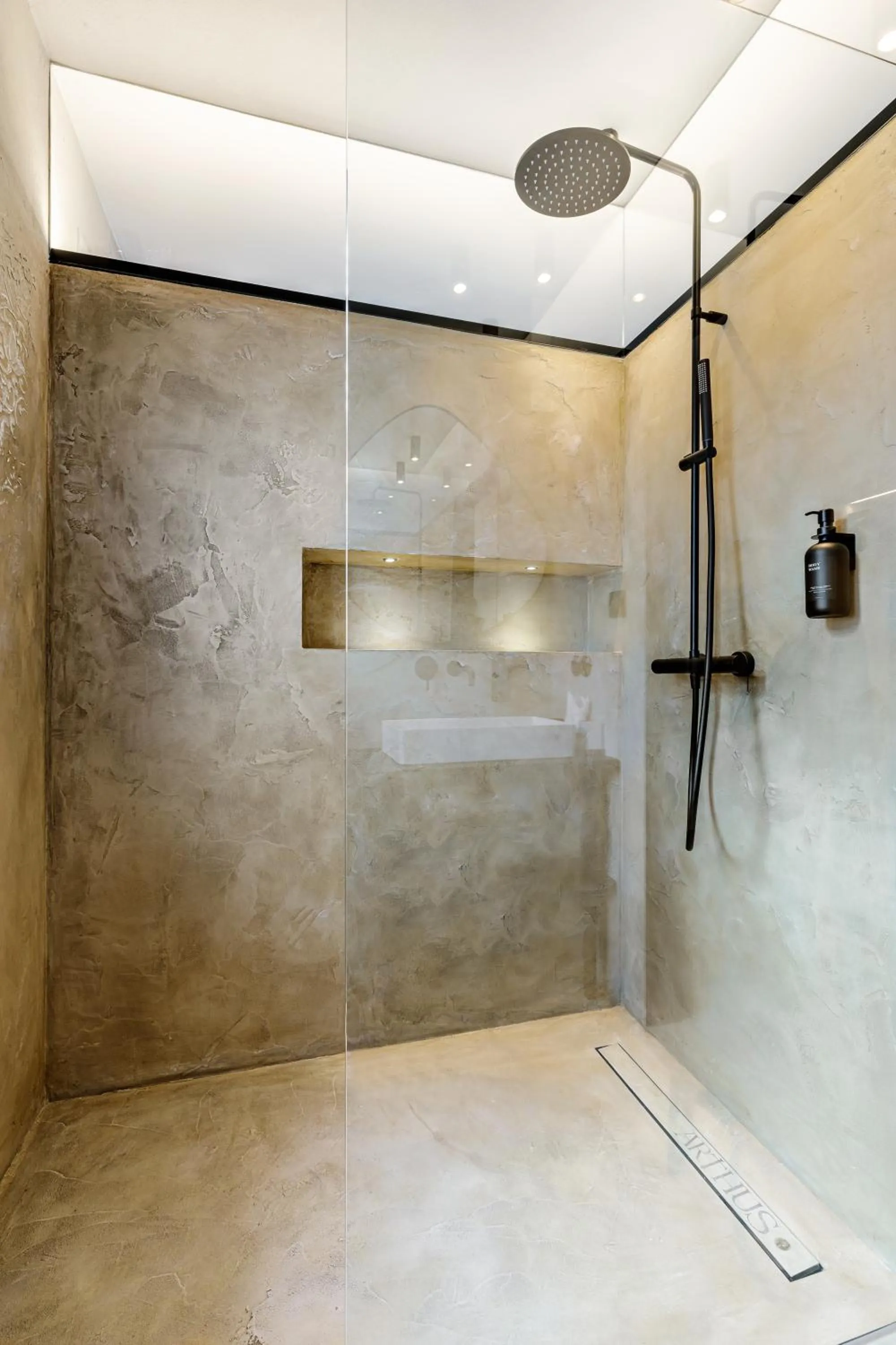 Shower in Hotel Arthus