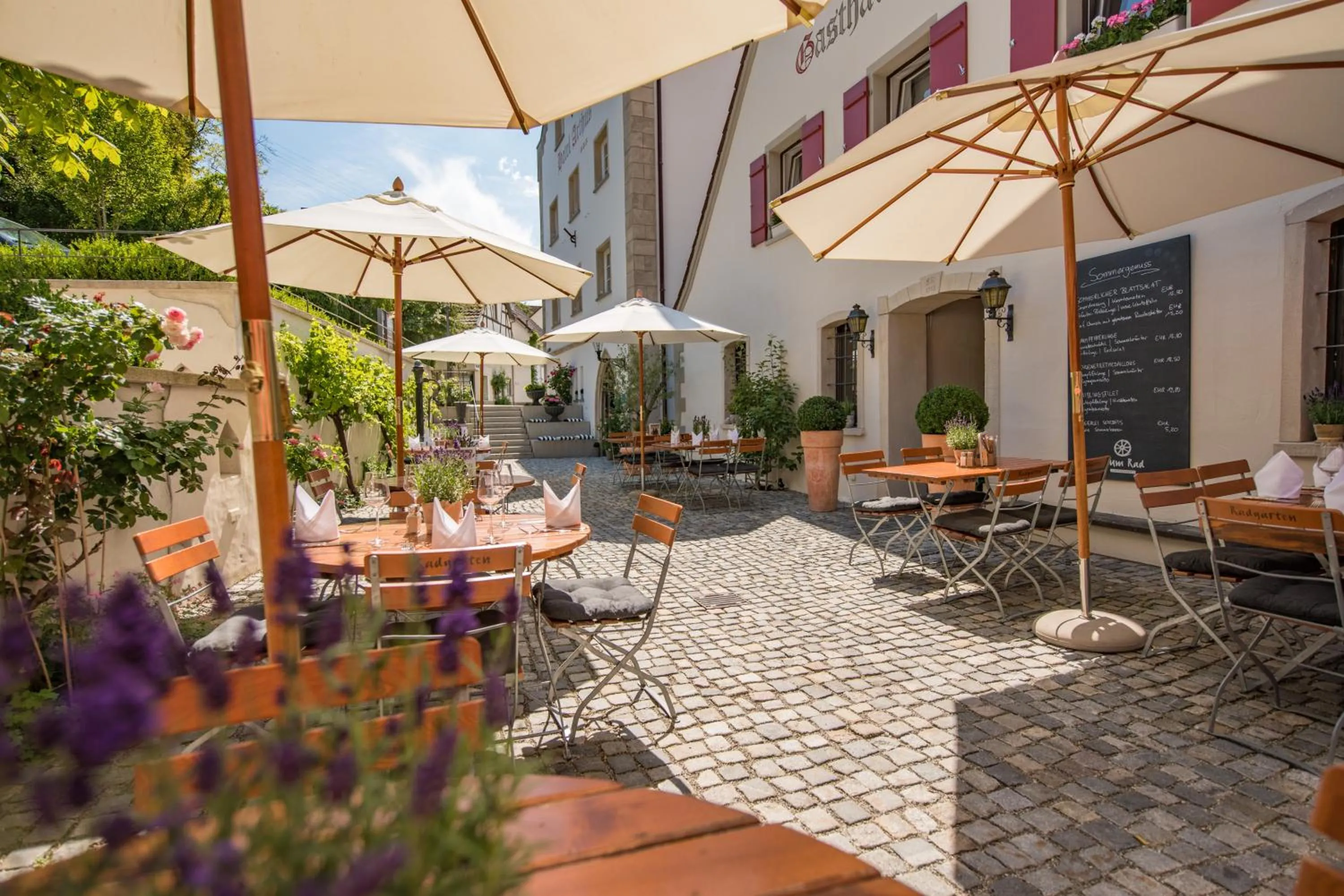 Restaurant/places to eat in Hotel Arthus