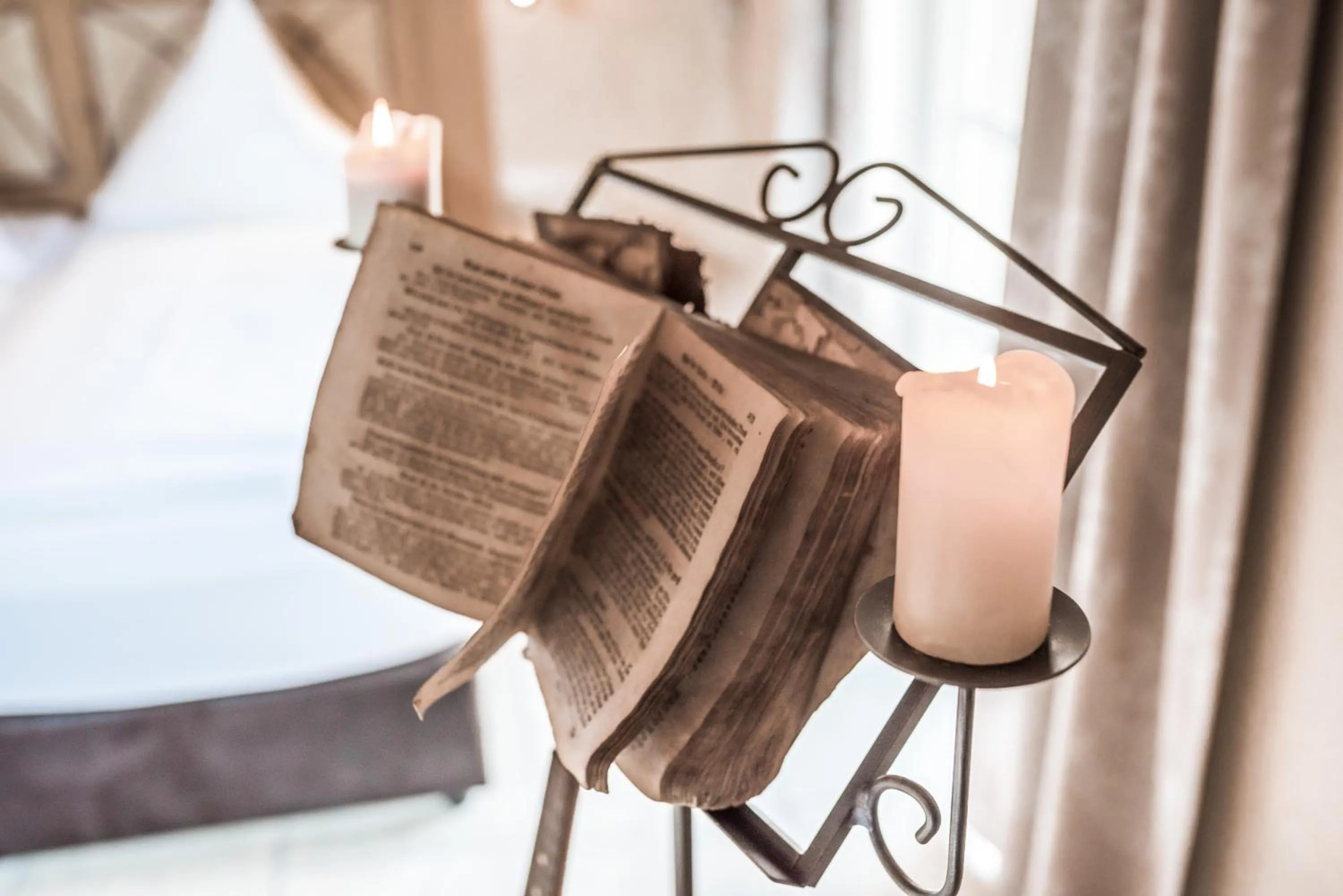 Decorative detail, Bed in Hotel Arthus