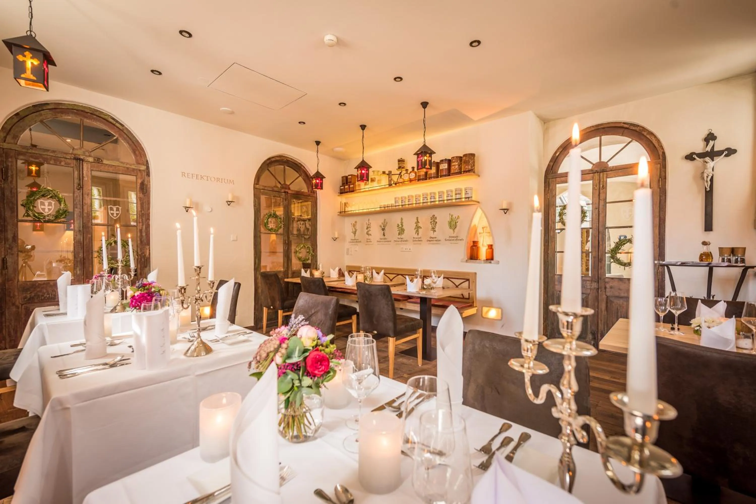 Restaurant/places to eat in Hotel Arthus