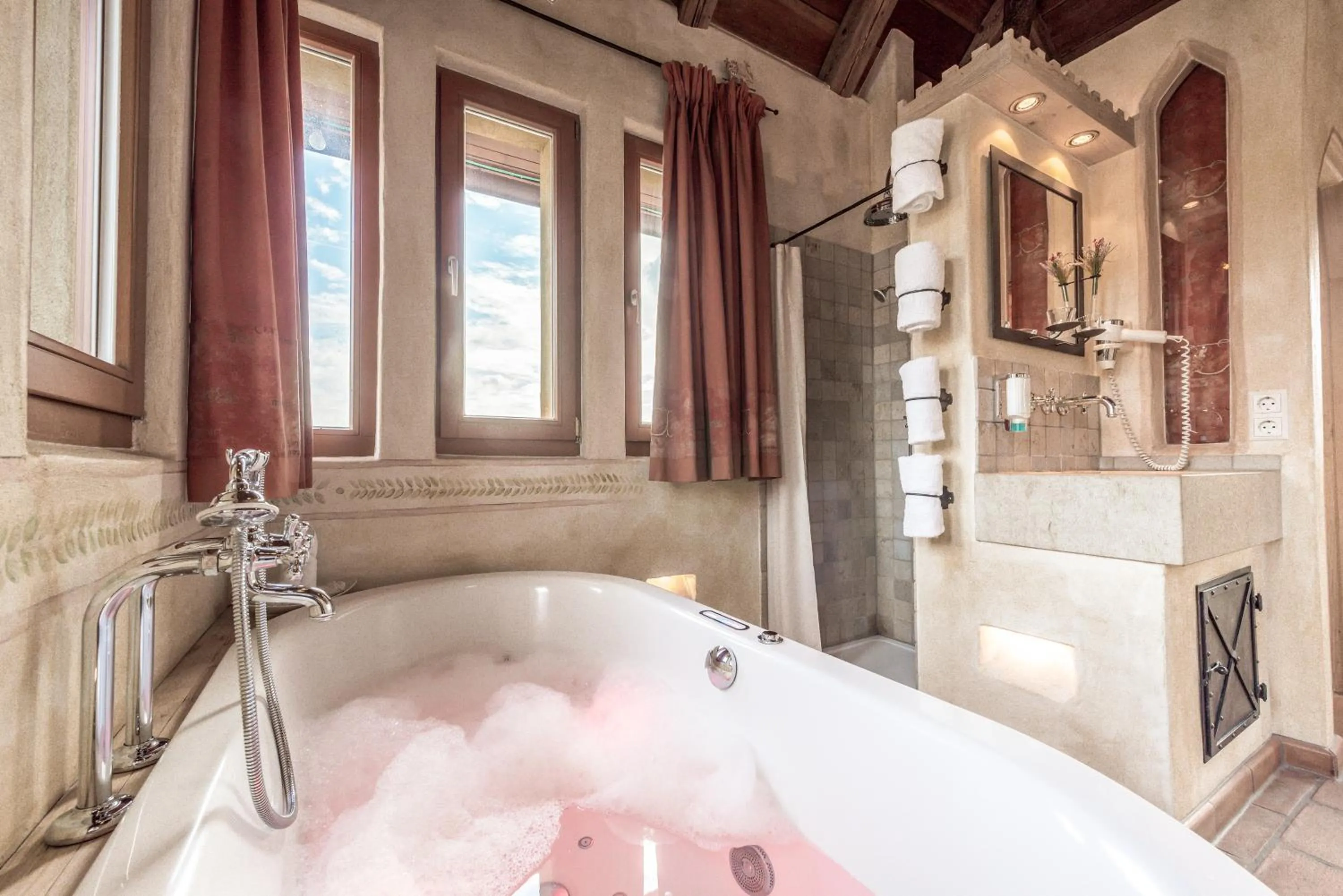 Hot Tub in Hotel Arthus