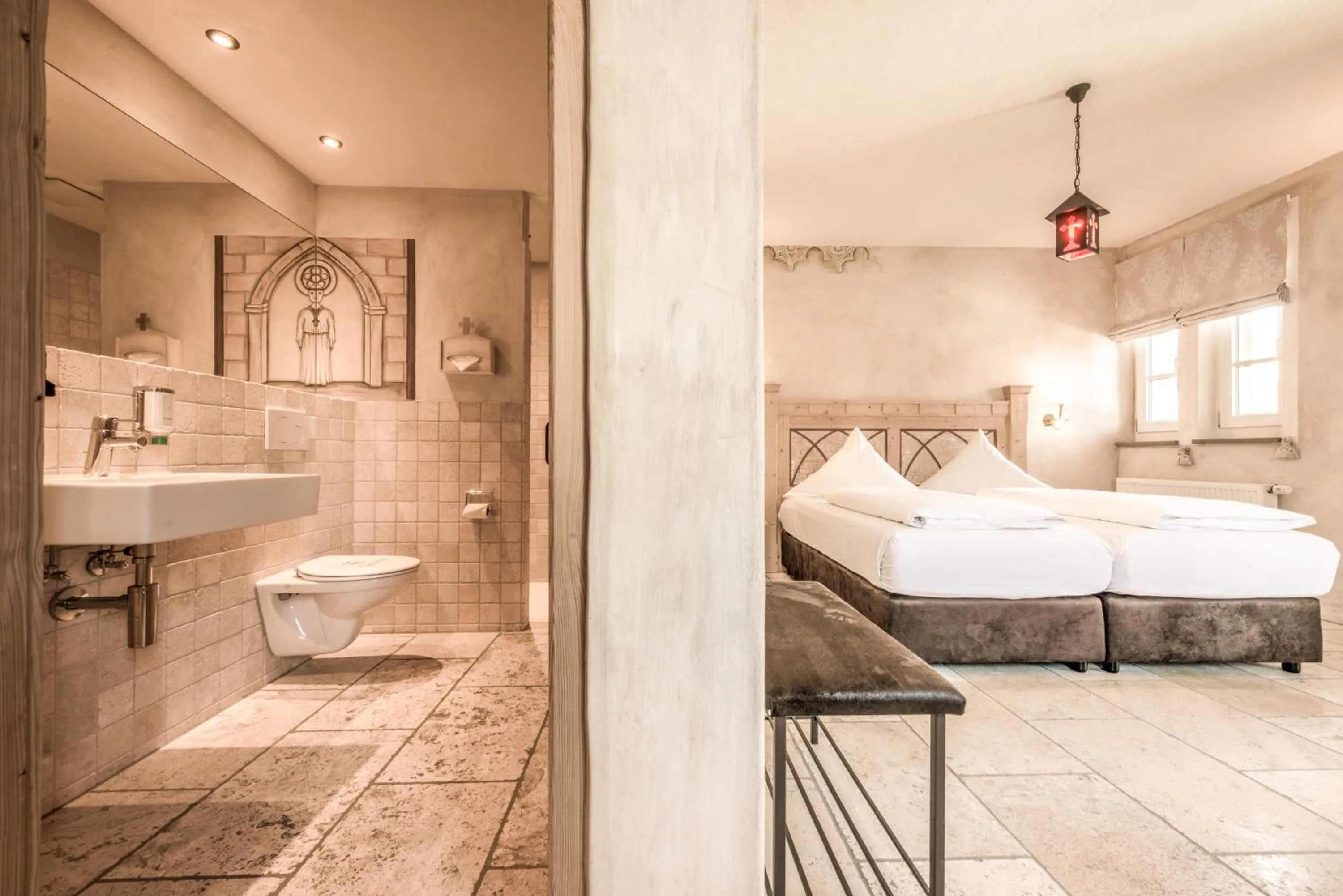 Shower, Bed in Hotel Arthus