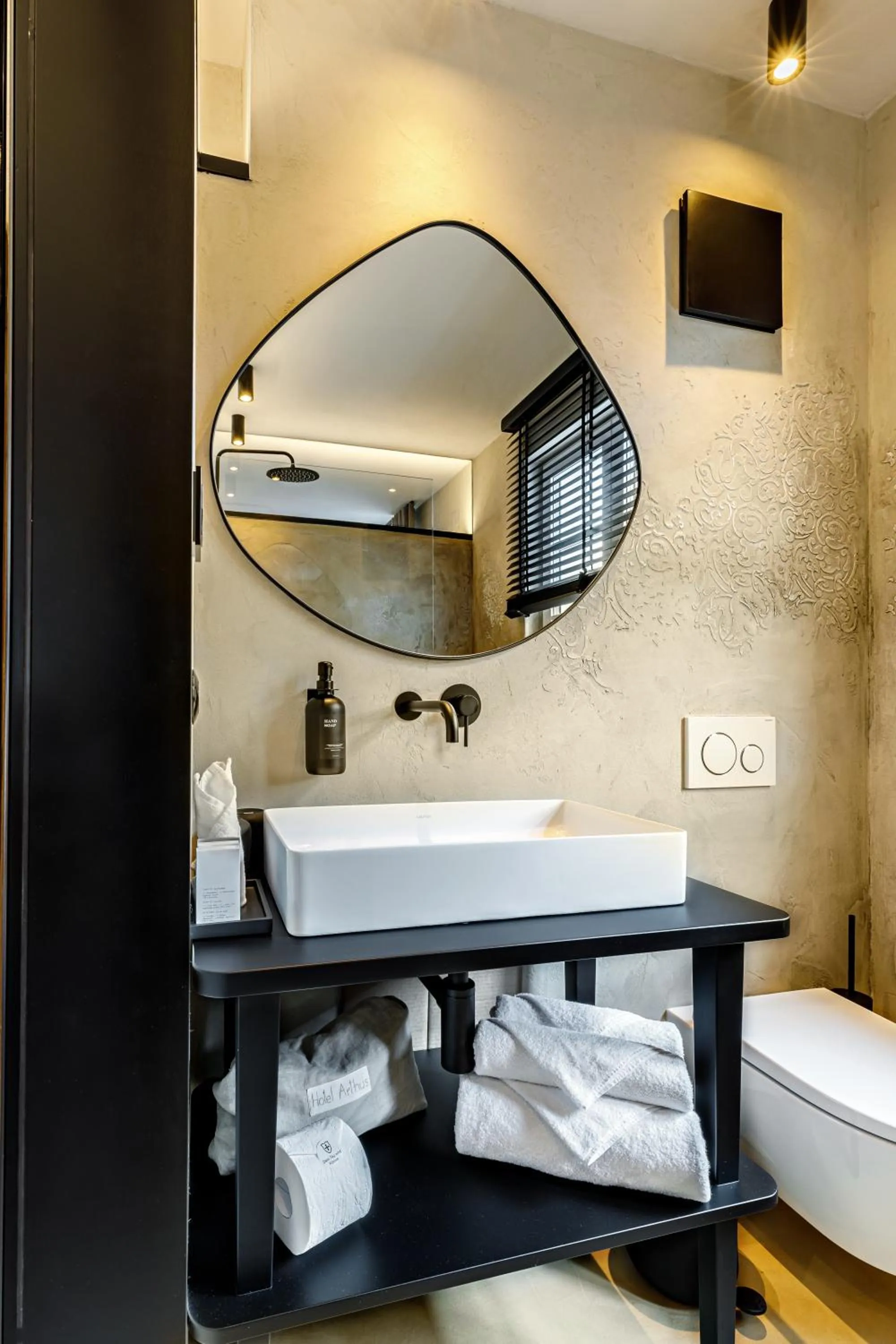 Toilet in Hotel Arthus