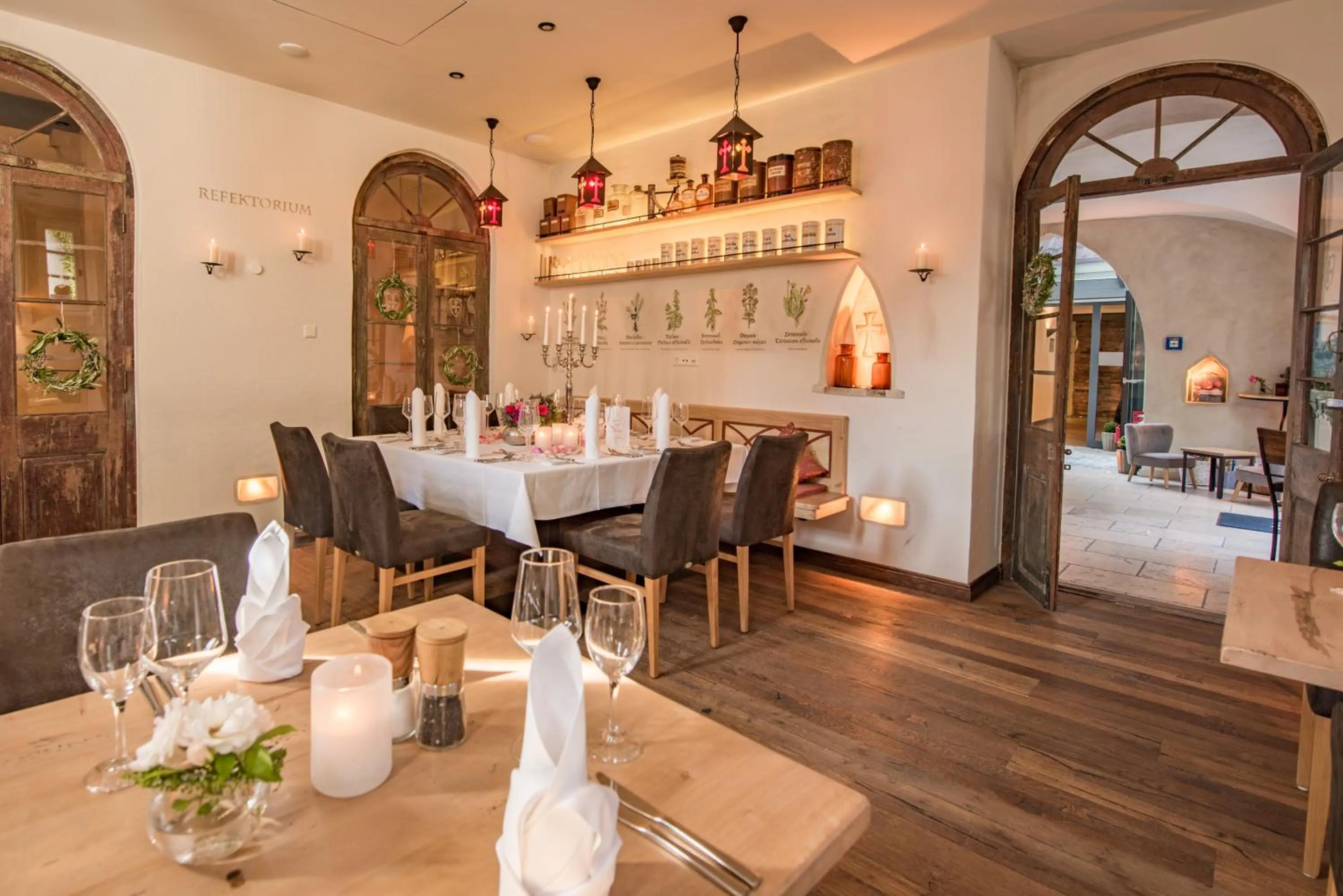 Restaurant/places to eat in Hotel Arthus