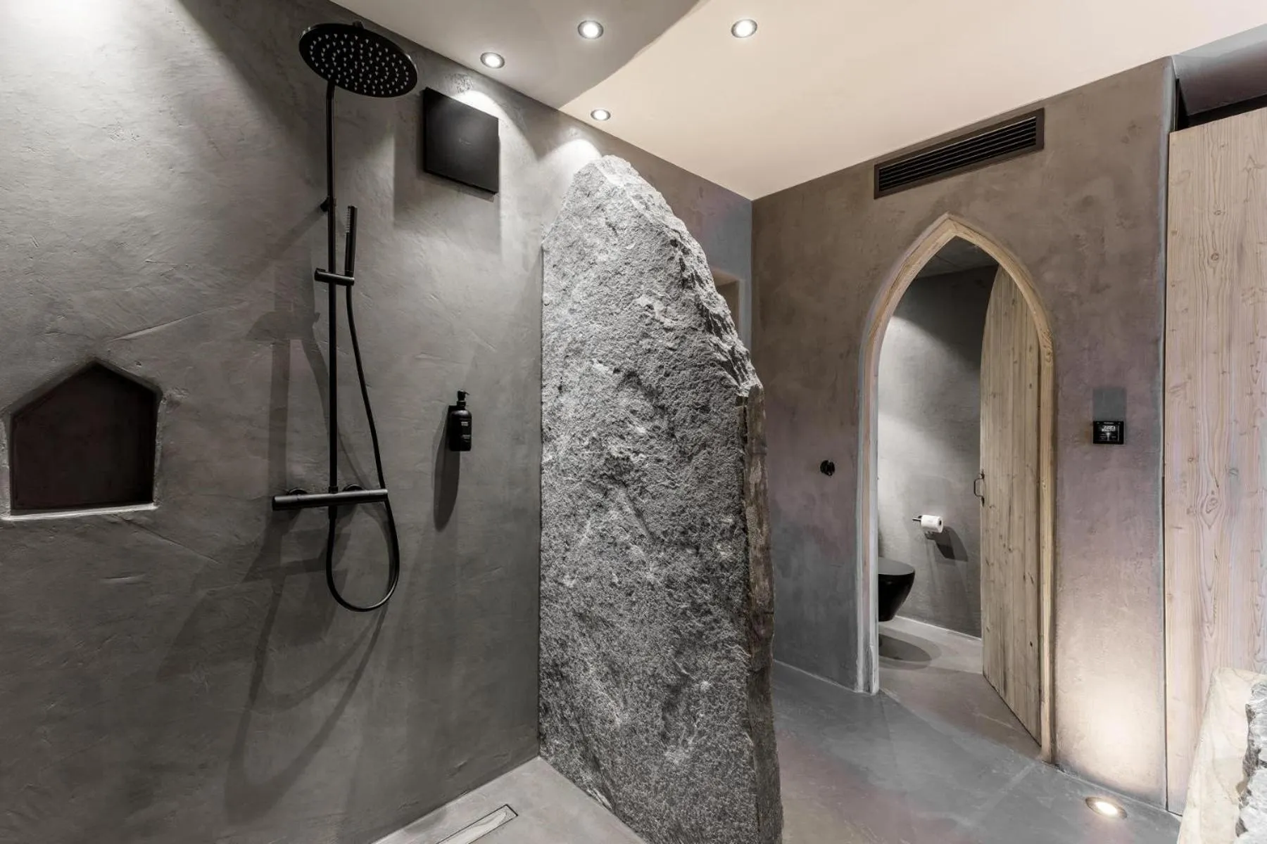 Shower in Hotel Arthus