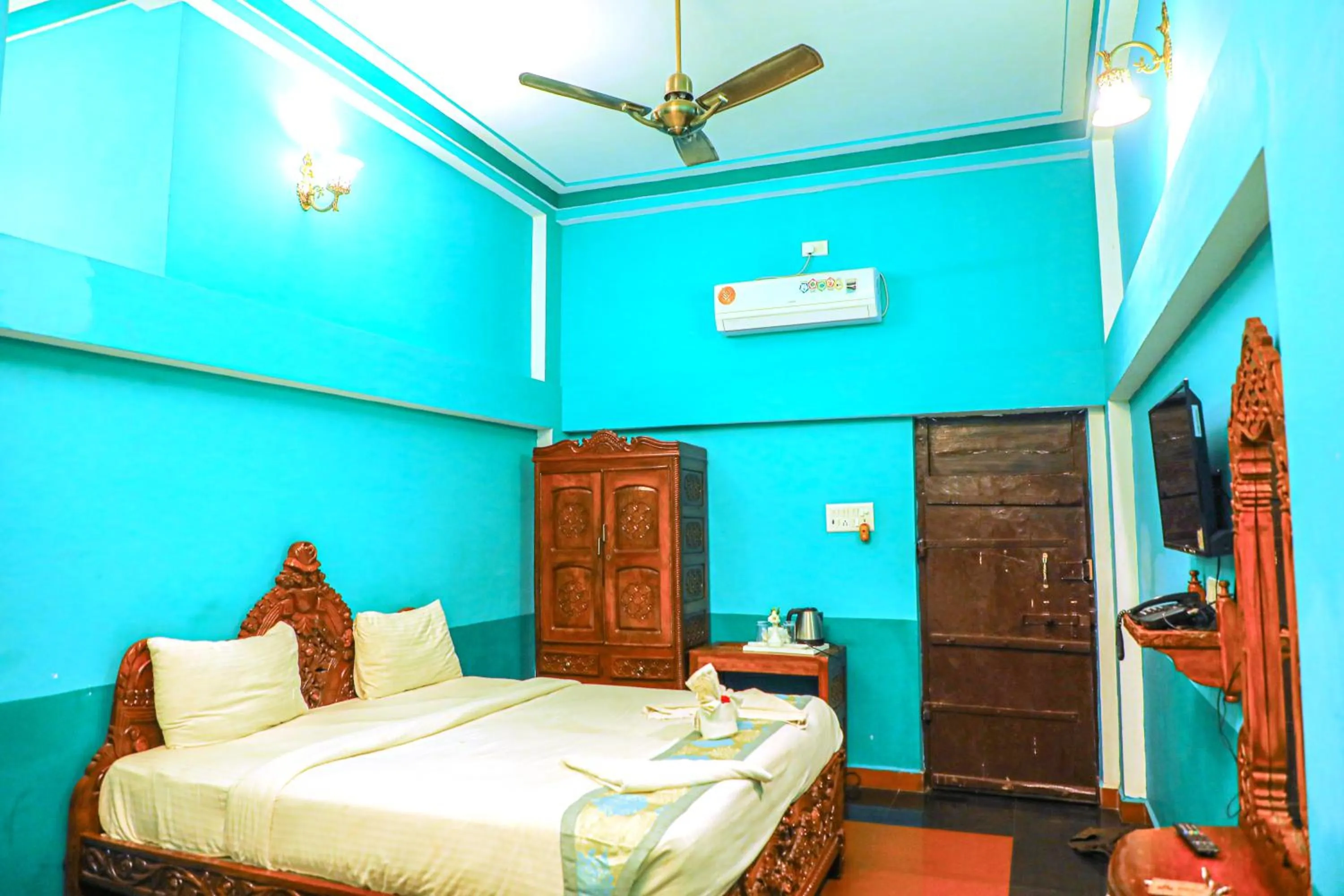 Bed in Hill Fort Hotel And Resorts Yelagiri Hills
