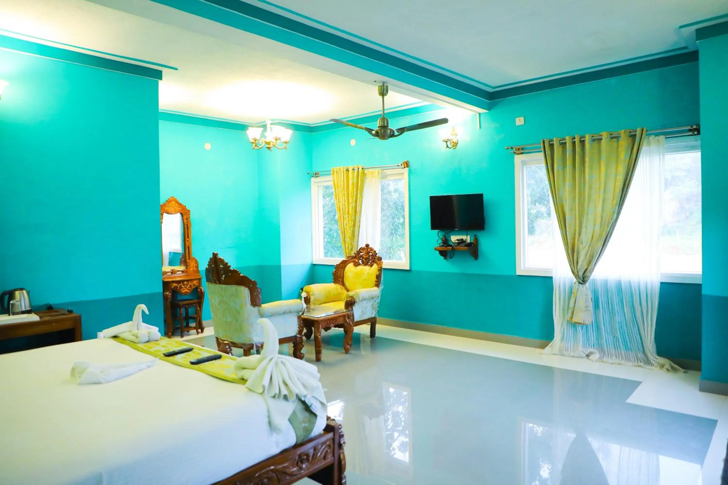 TV and multimedia, Bed in Hill Fort Hotel And Resorts Yelagiri Hills