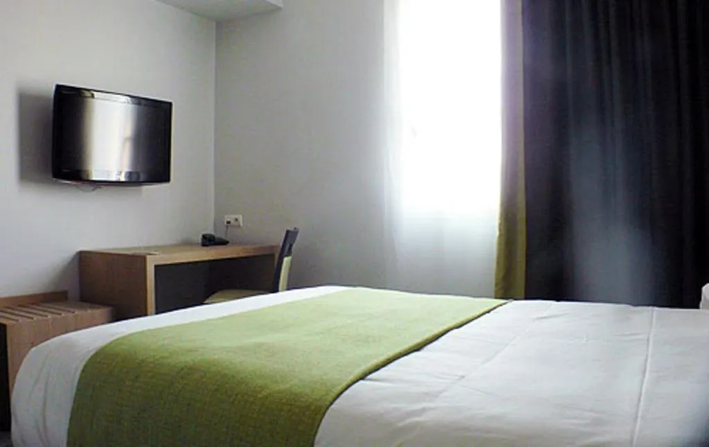 Bed in Hôtel de la Louée