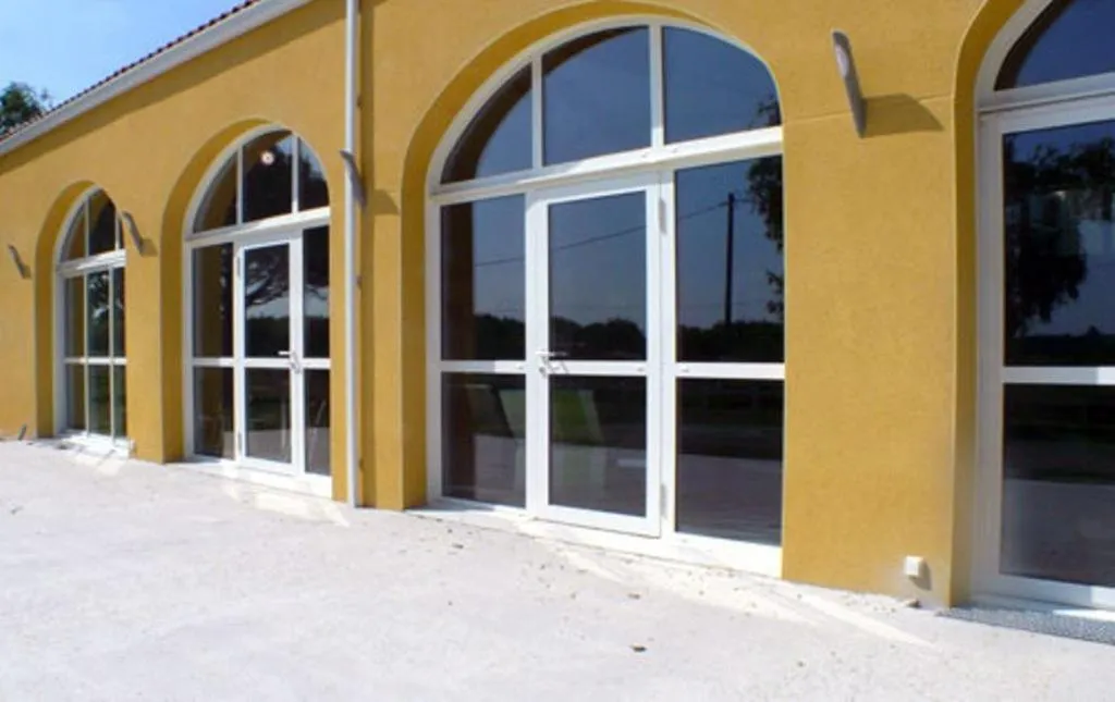 Facade/entrance in Hôtel de la Louée