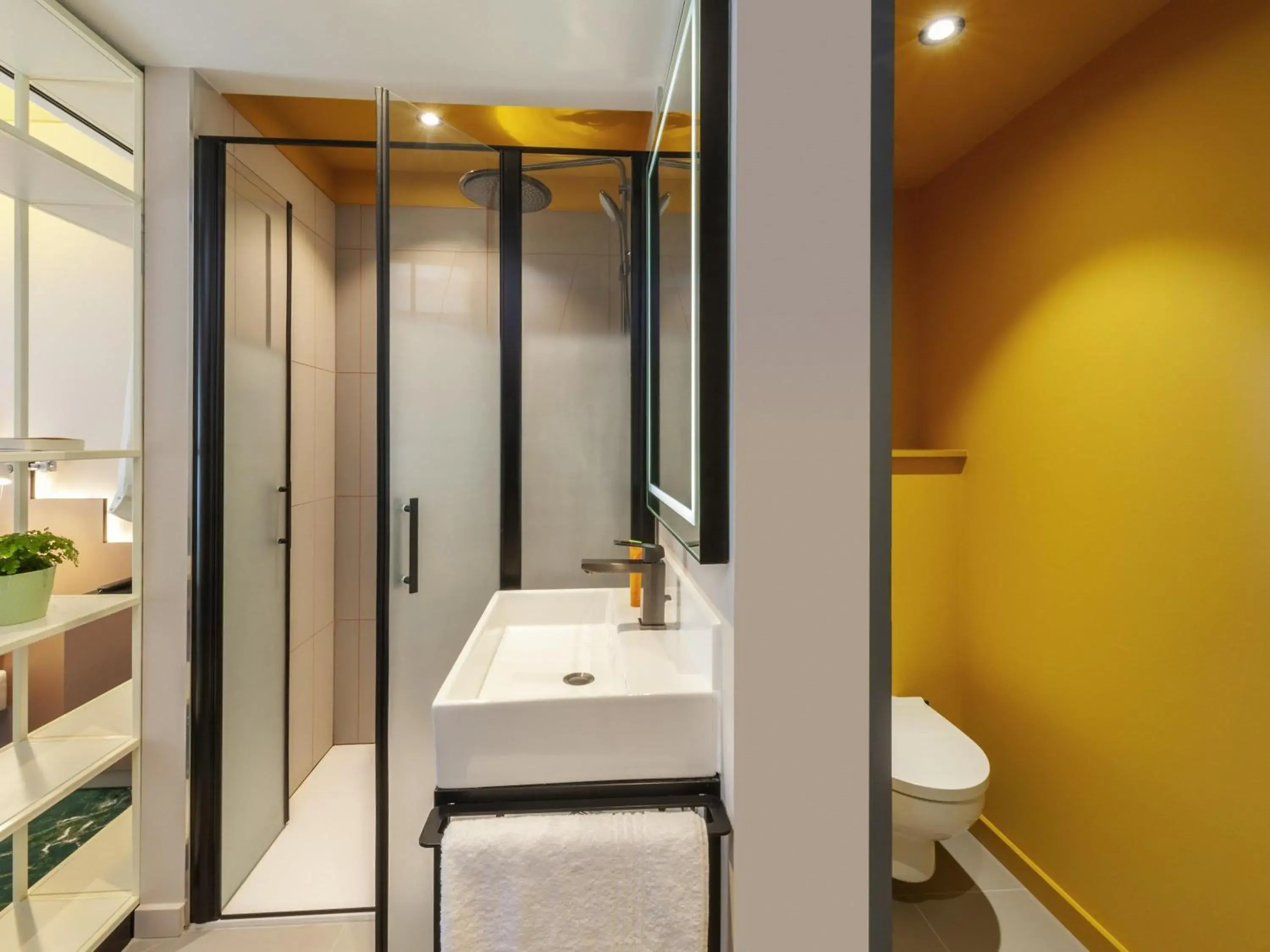 Standard Twin Room in ibis Styles Zurich City Center Standard Twin Room in ibis Styles Zurich City Center