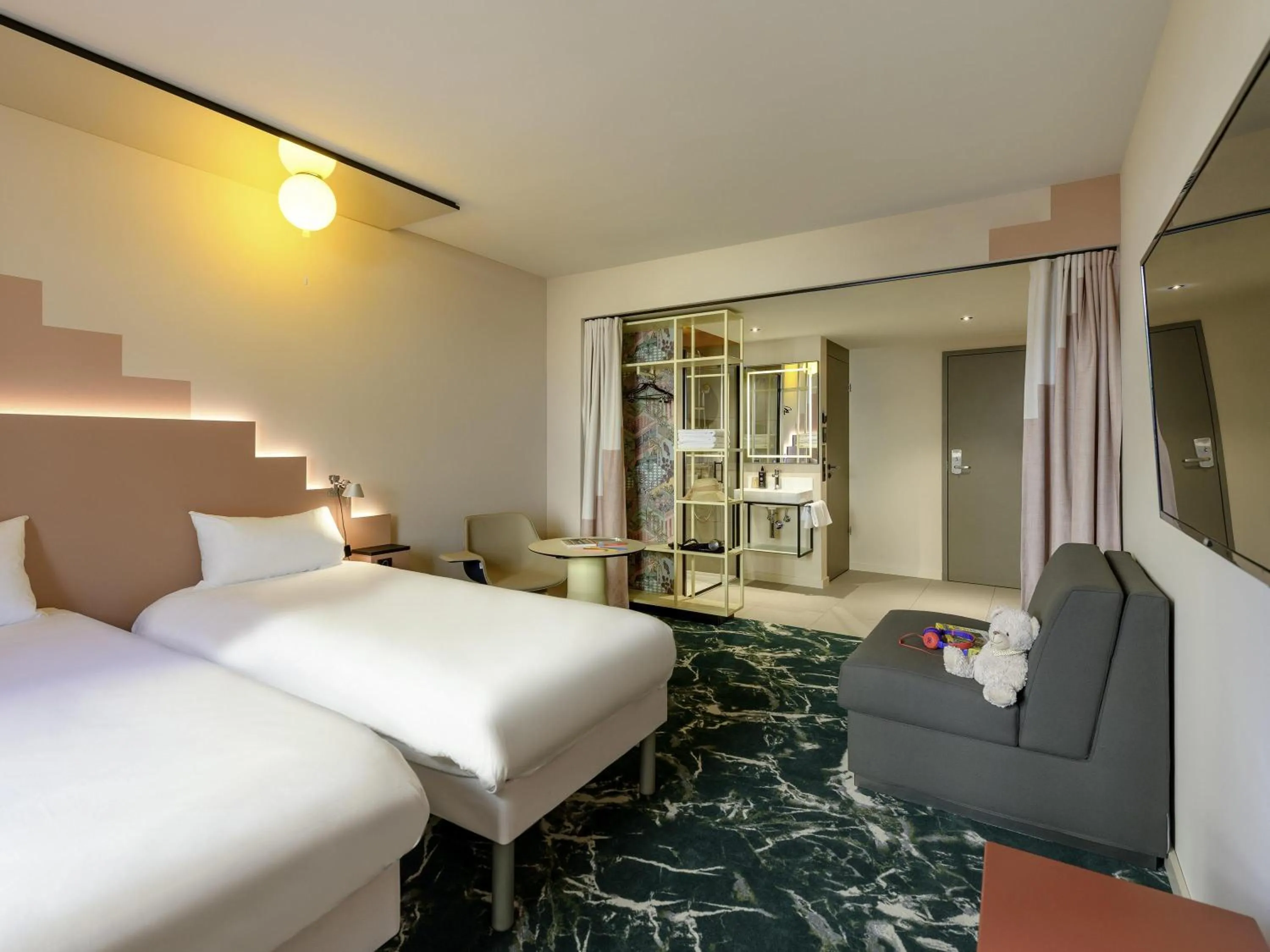 Bedroom, Bed in ibis Styles Zurich City Center
