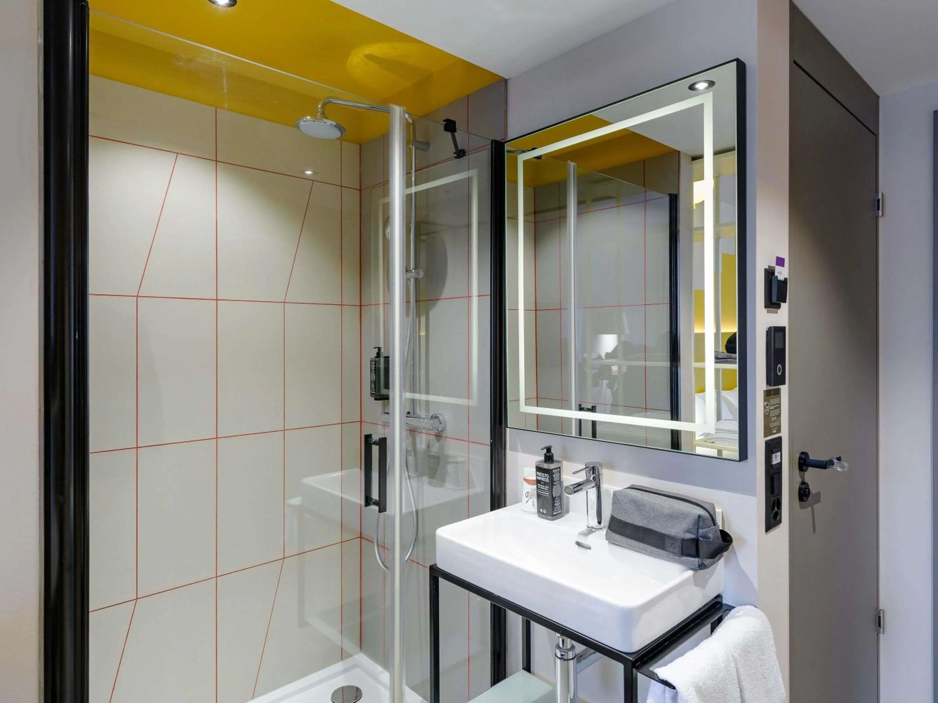 Bedroom in ibis Styles Zurich City Center