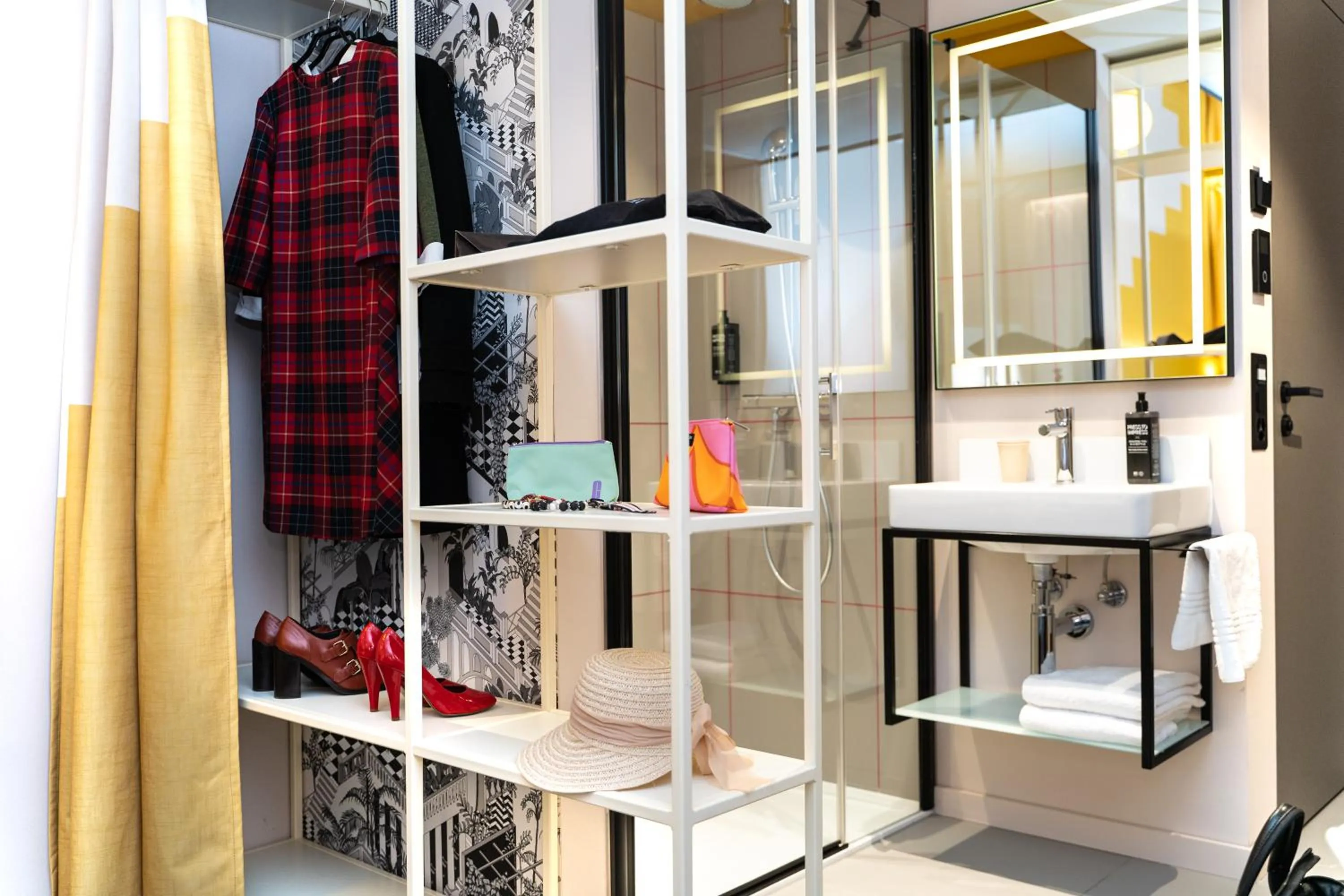 Shower in ibis Styles Zurich City Center