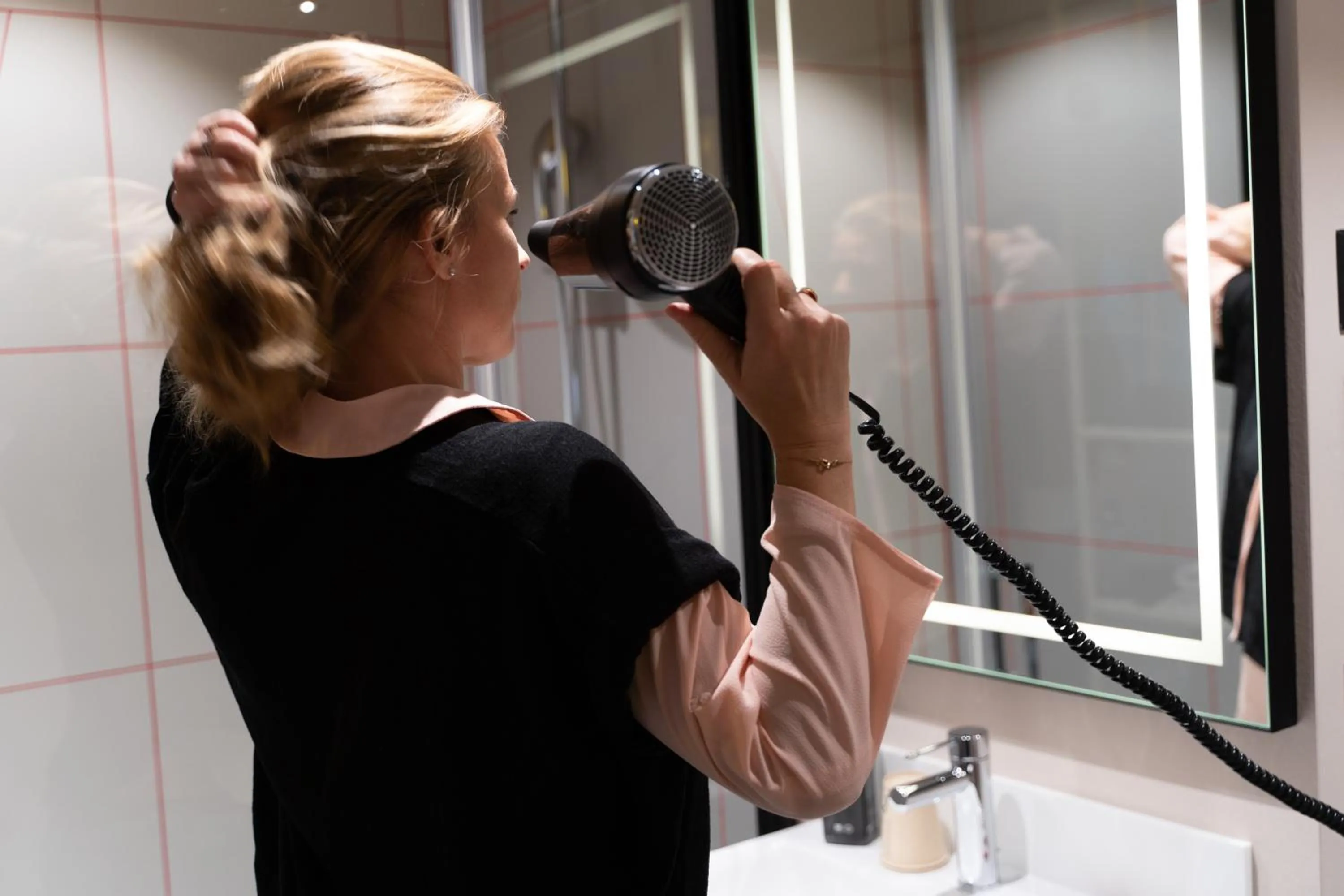 Shower in ibis Styles Zurich City Center