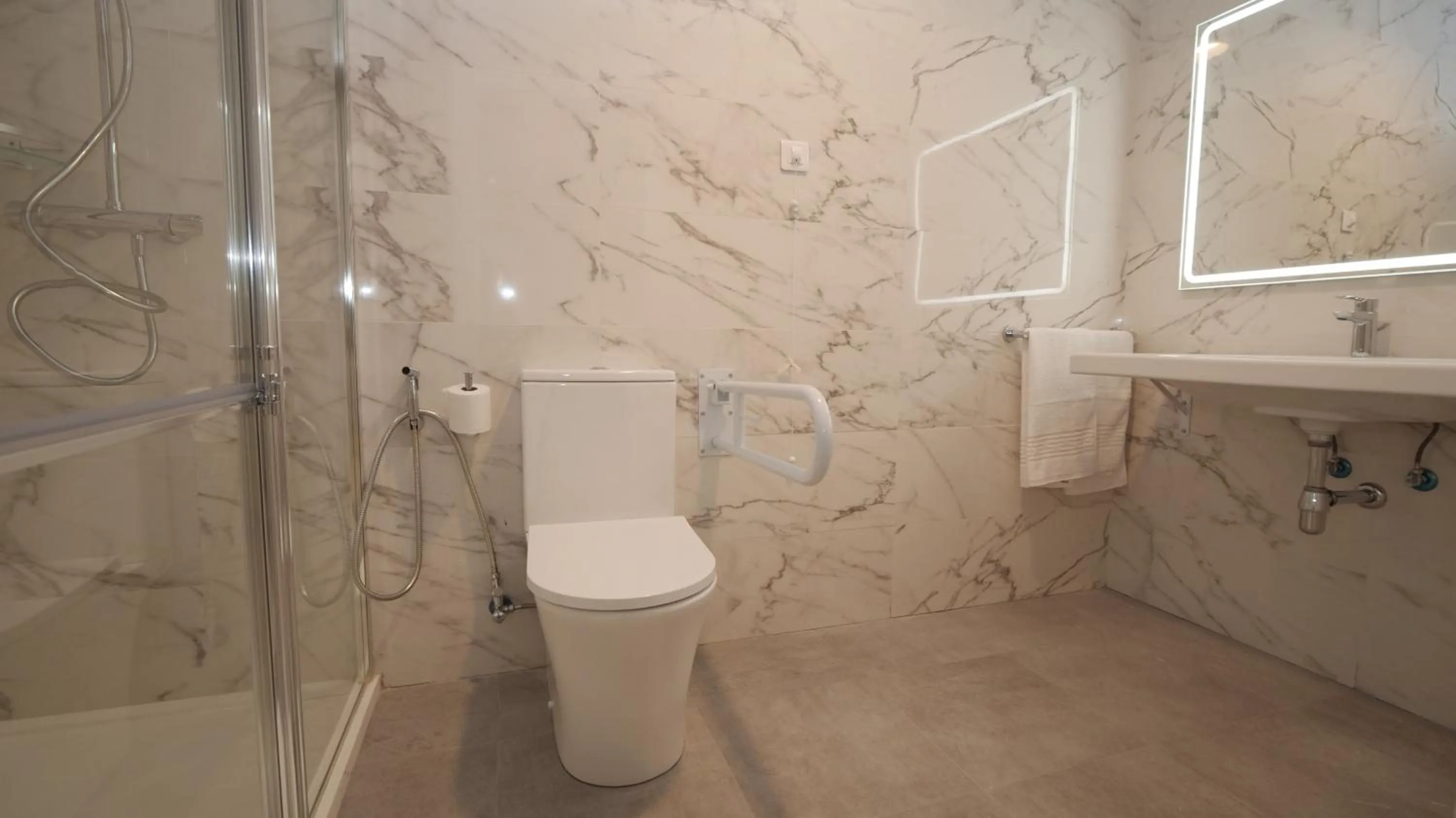 Bathroom in Hotel Ciudadela Pamplona