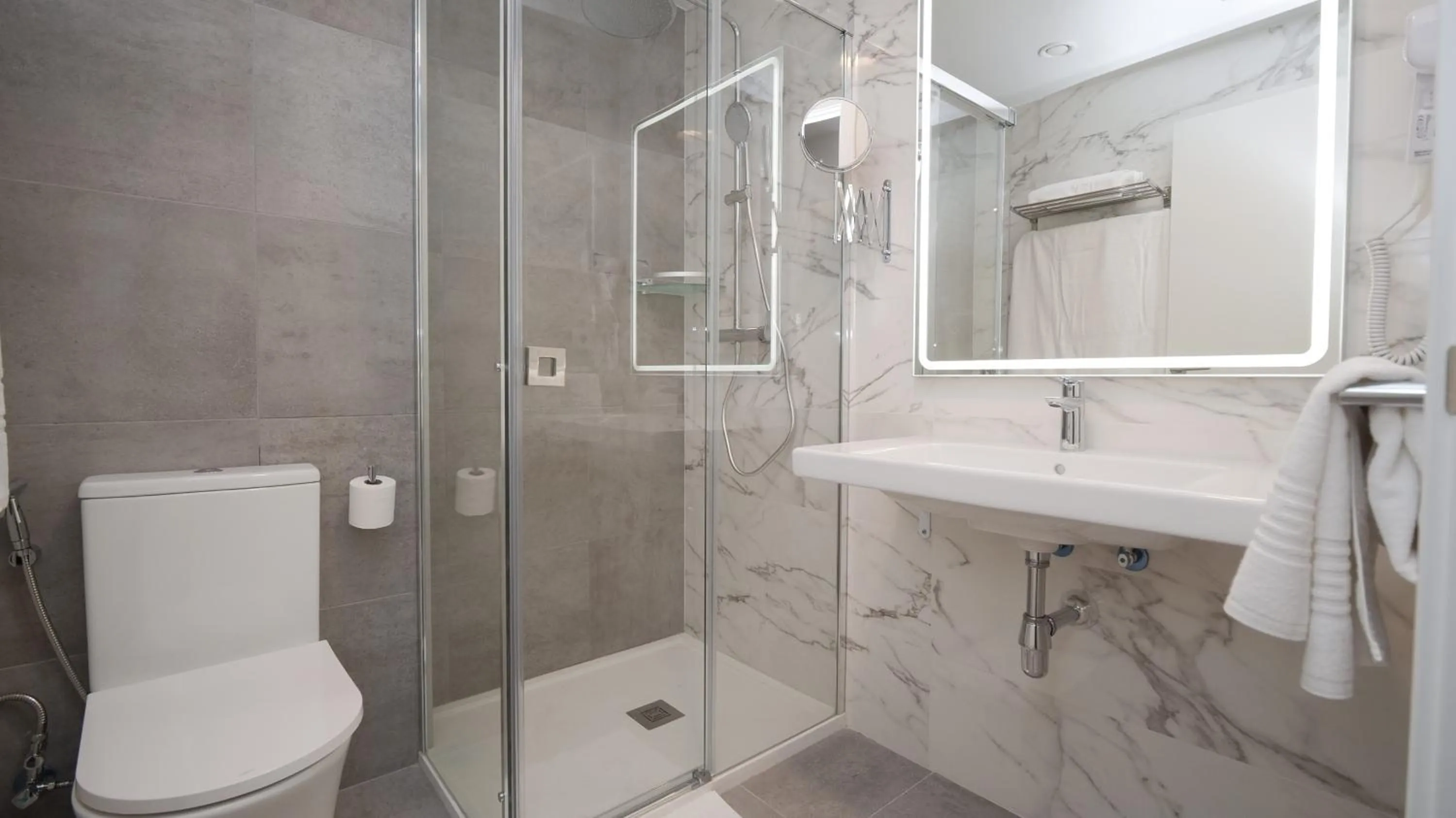 Bathroom in Hotel Ciudadela Pamplona