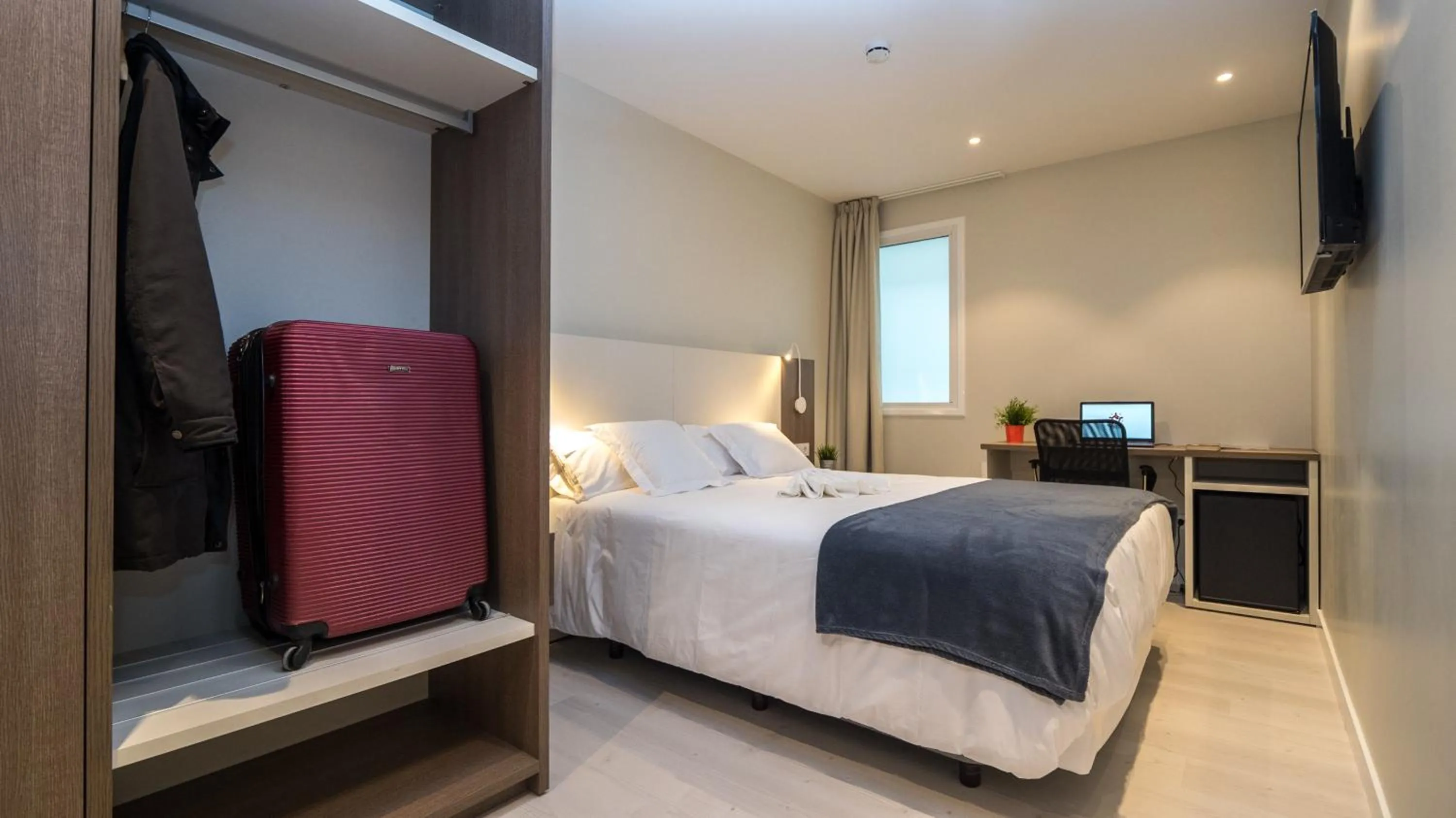 Patio, Bed in Hotel Ciudadela Pamplona