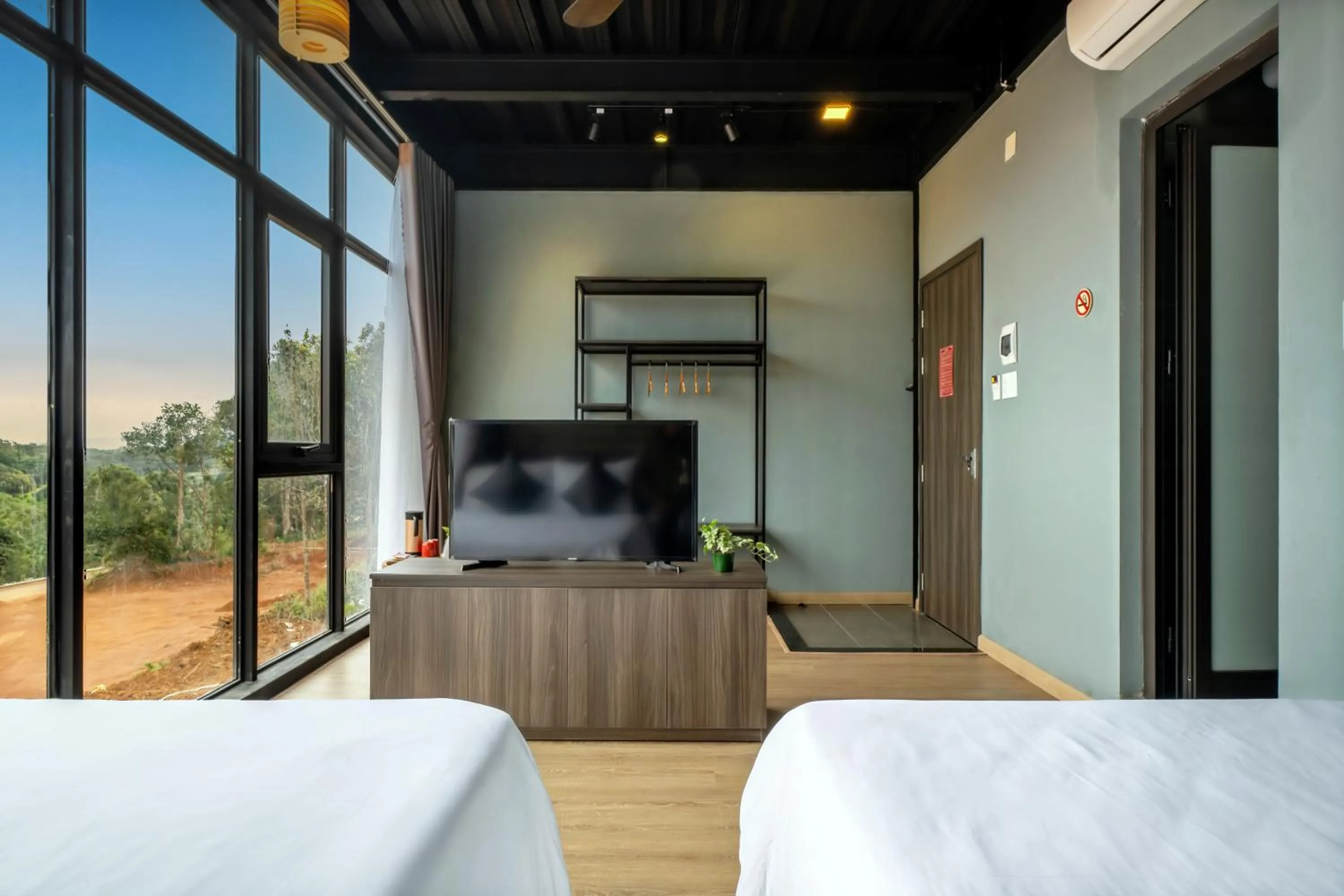 TV and multimedia, Bed in Bach Duong Hotel