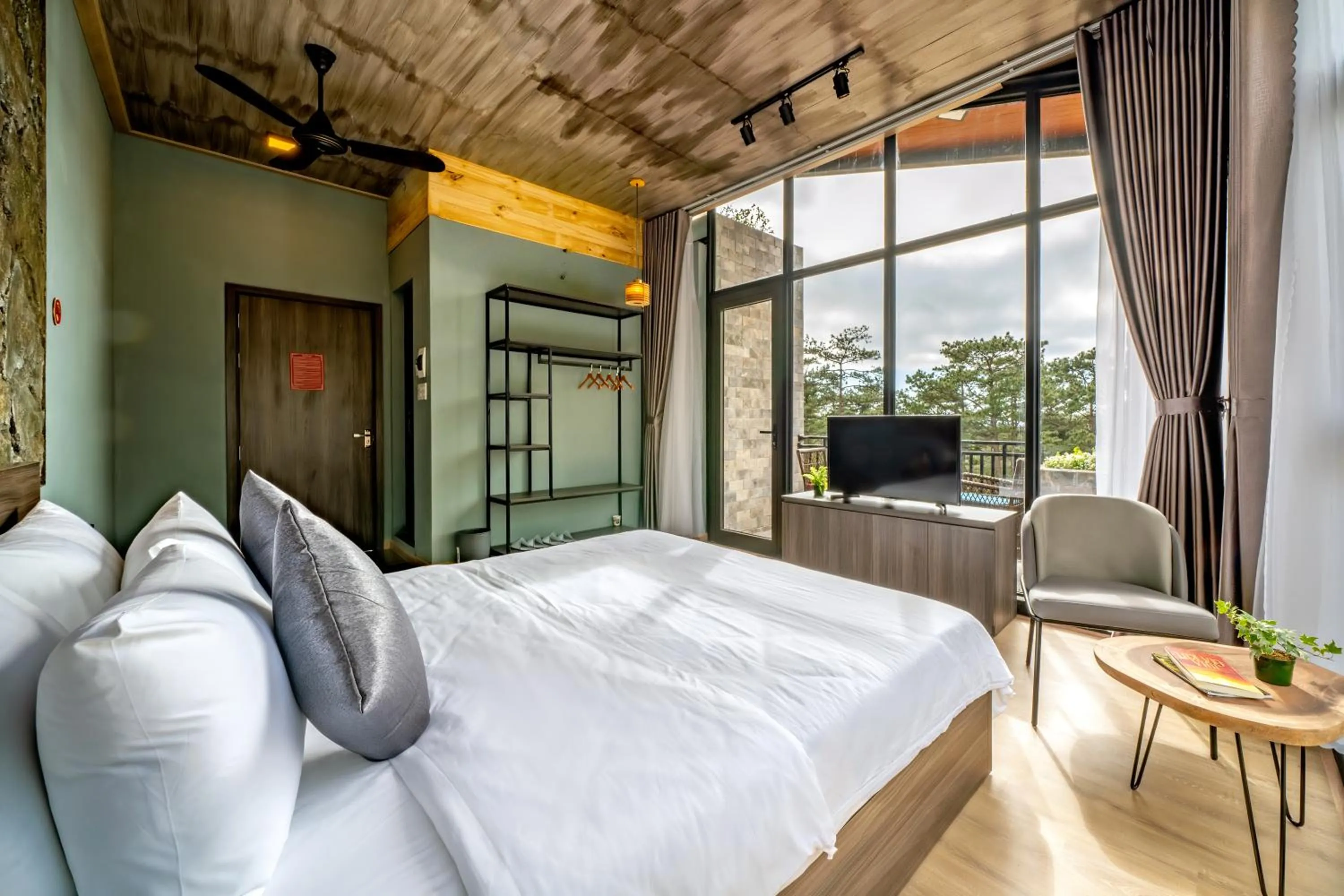 Photo of the whole room, Bed in Bach Duong Hotel