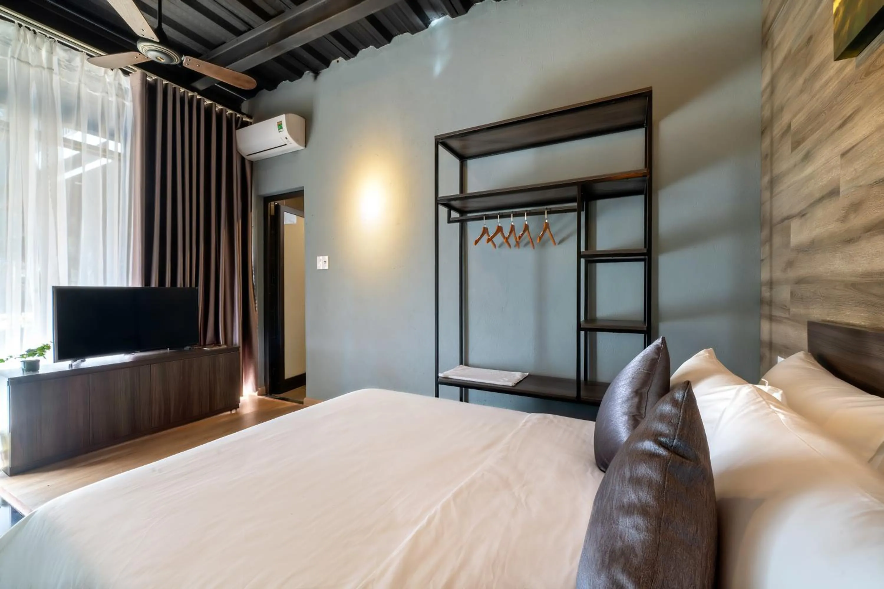 Bedroom, Bed in Bach Duong Hotel