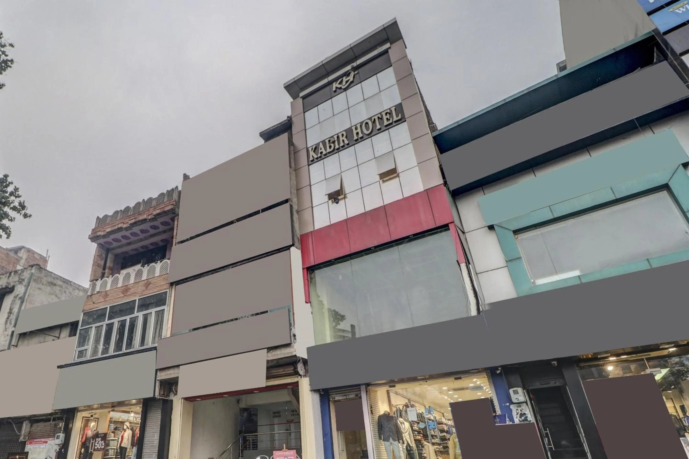 Facade/entrance in OYO Flagship 77562 Hotel Kabir