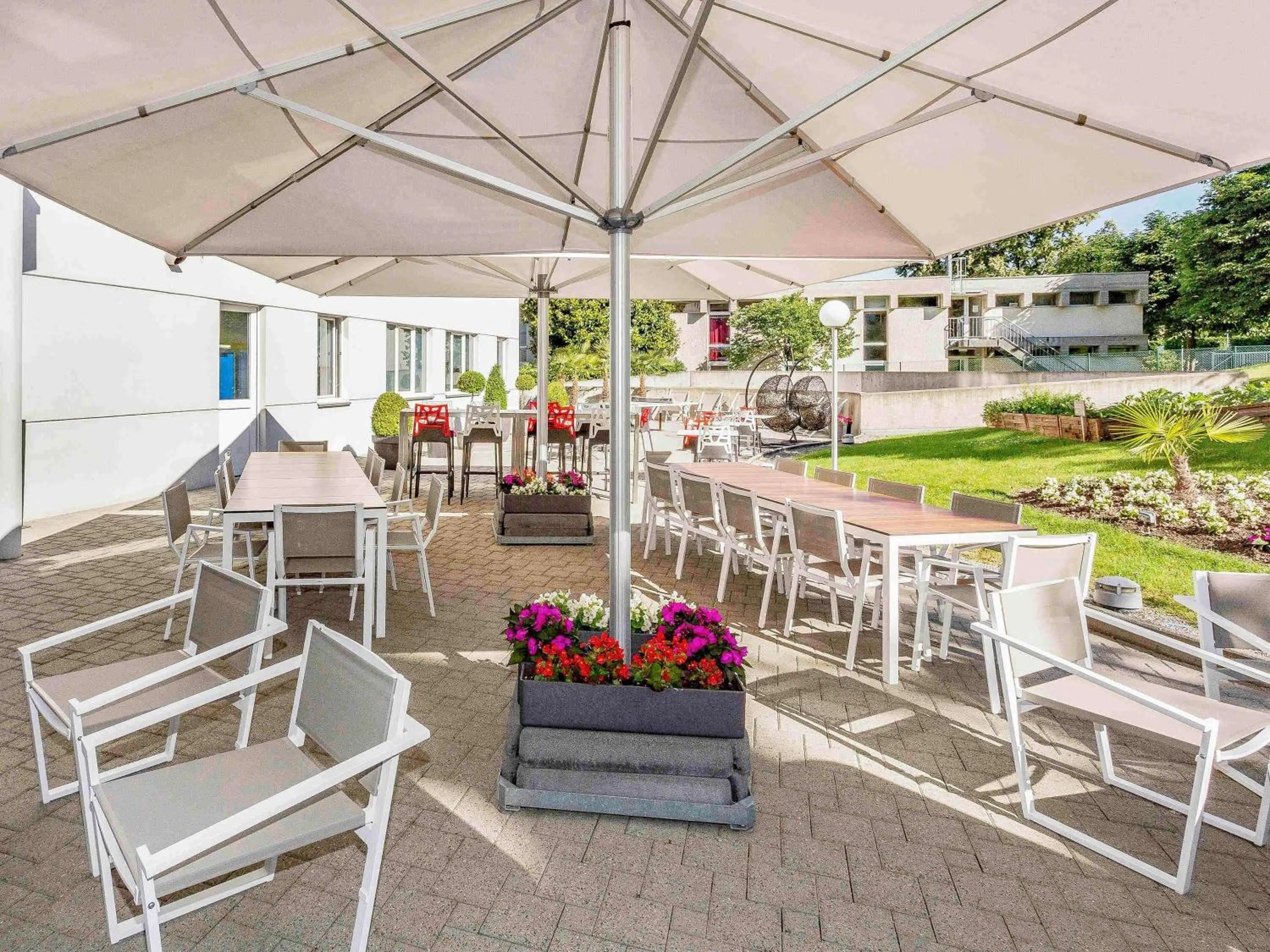 Restaurant/places to eat in Novotel Suites Genève Aéroport