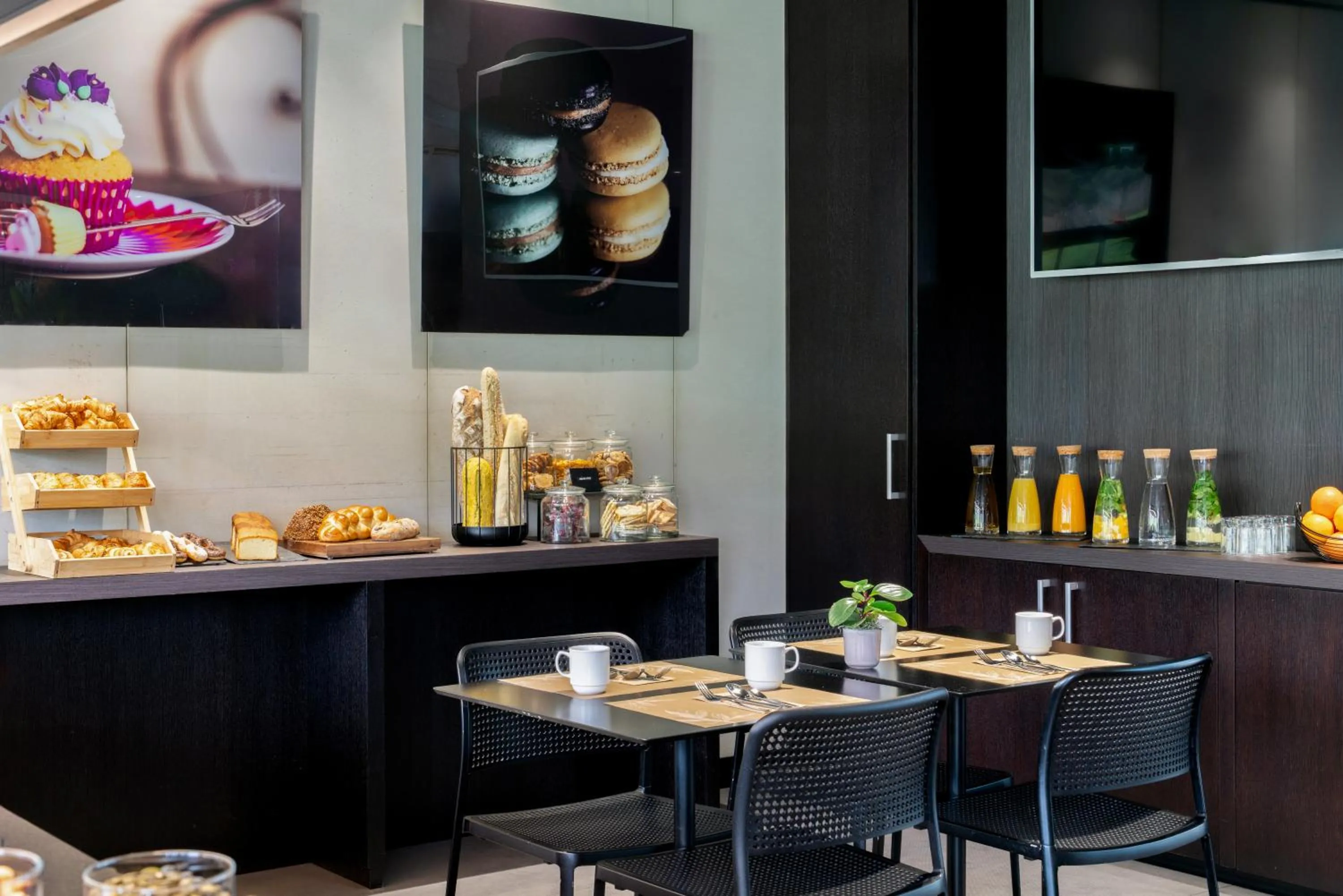 Breakfast in Novotel Suites Genève Aéroport