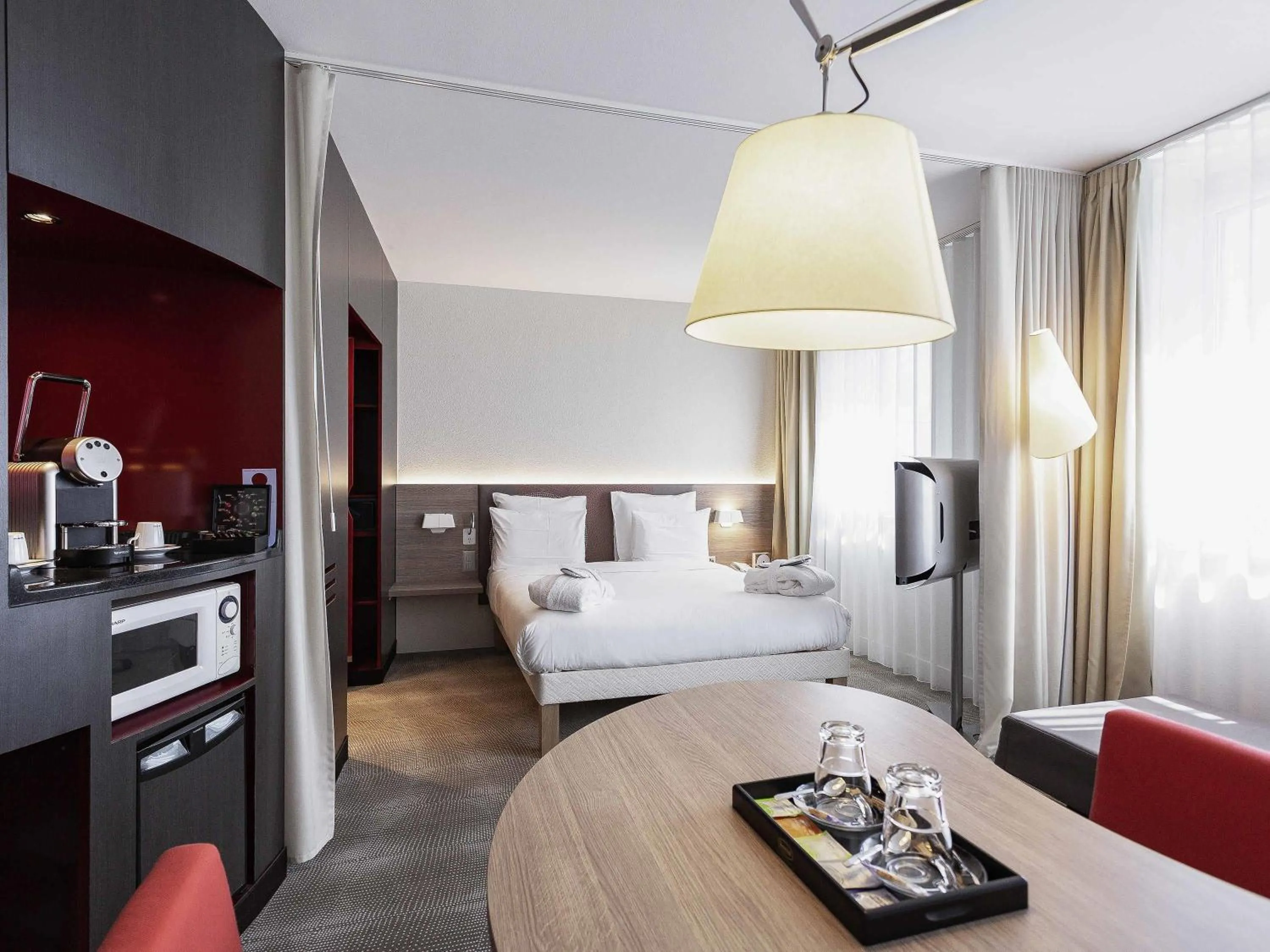 Bedroom, Bed in Novotel Suites Genève Aéroport